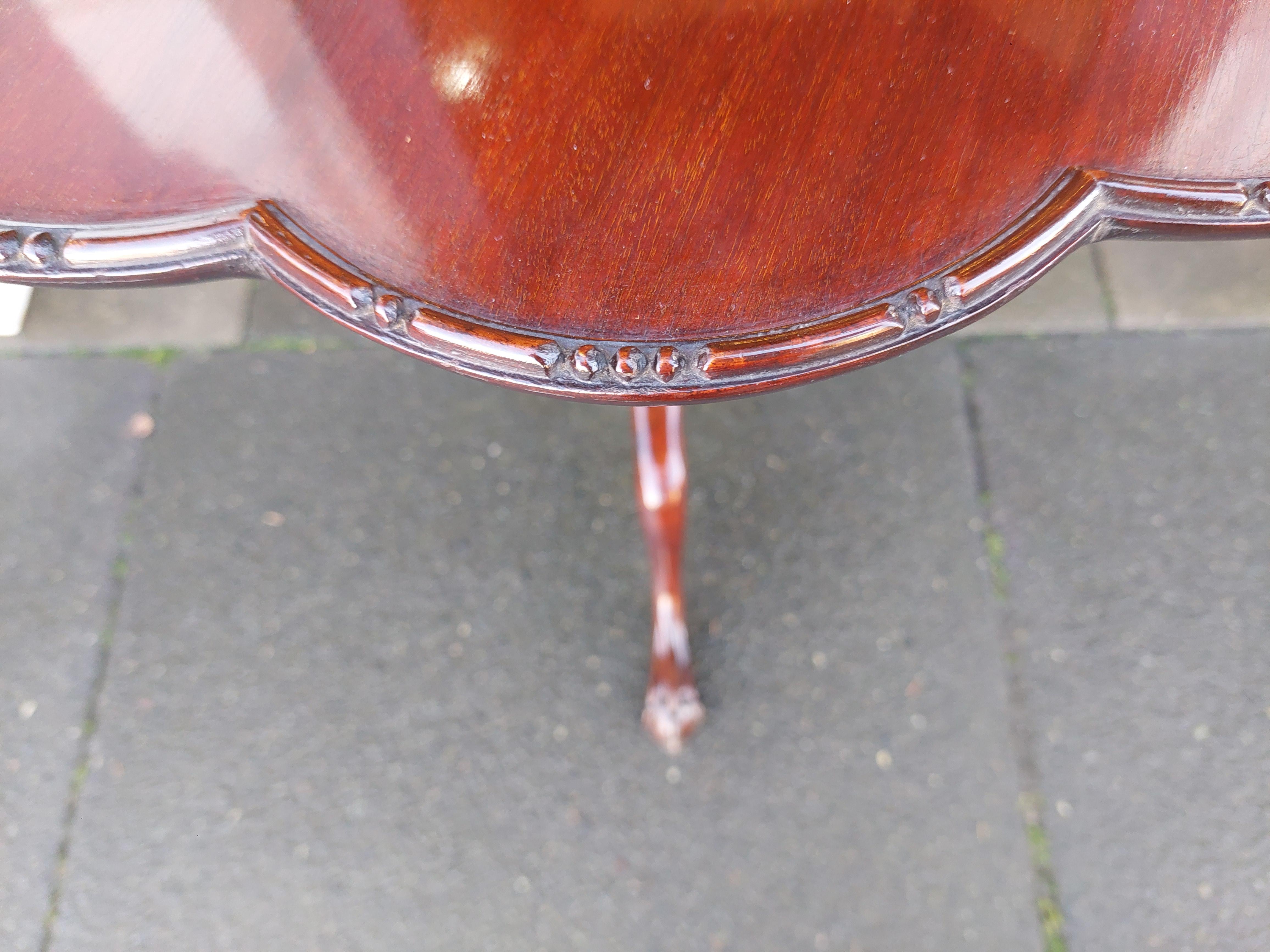 Acajou Table tripode à plateau basculant en acajou du XIXe siècle en vente