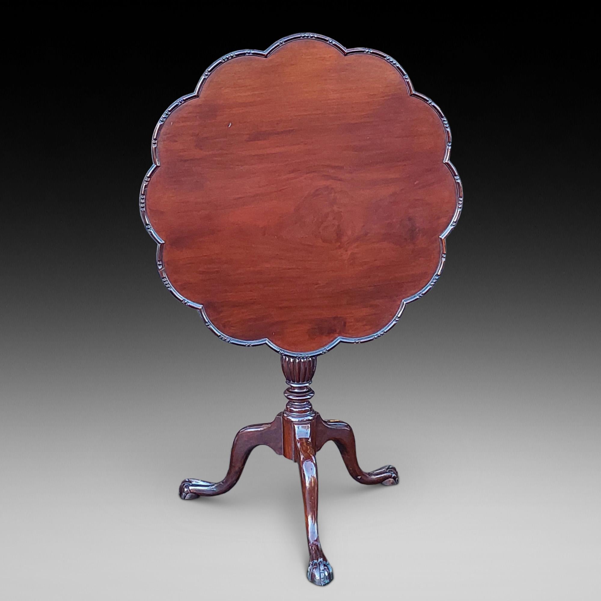 Table tripode à plateau basculant en acajou du XIXe siècle en vente 2