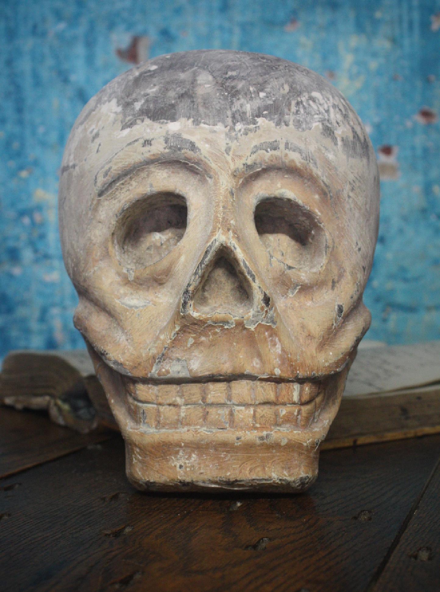 Mexikanischer Tag des Toten Dia De Los Muertos geschnitzter Eichenholz Memento Mori Schädel 4