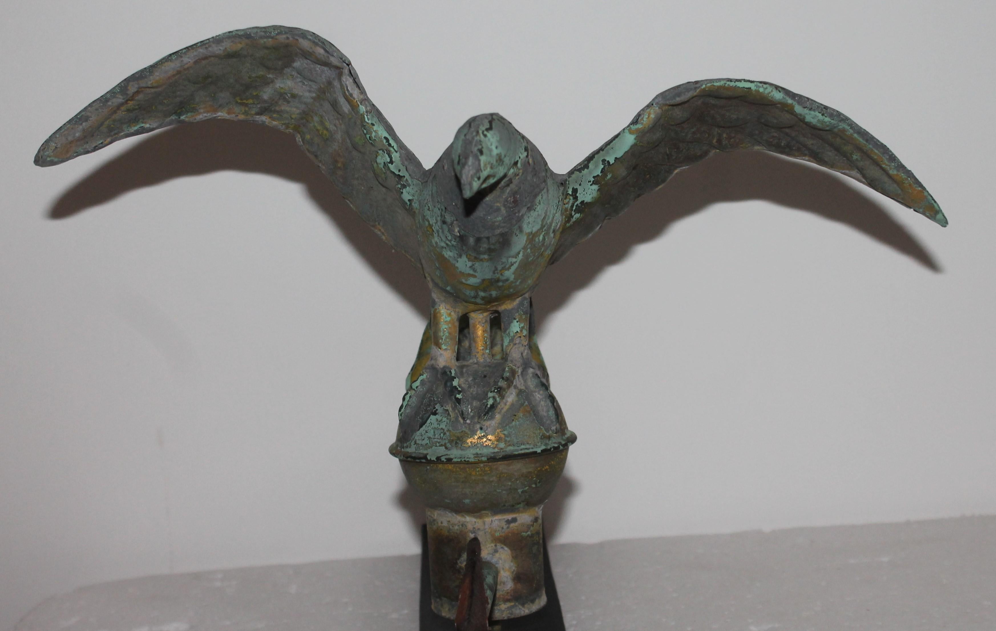 Américain Mini girouette en forme d'aigle du 19ème siècle sur pied en vente