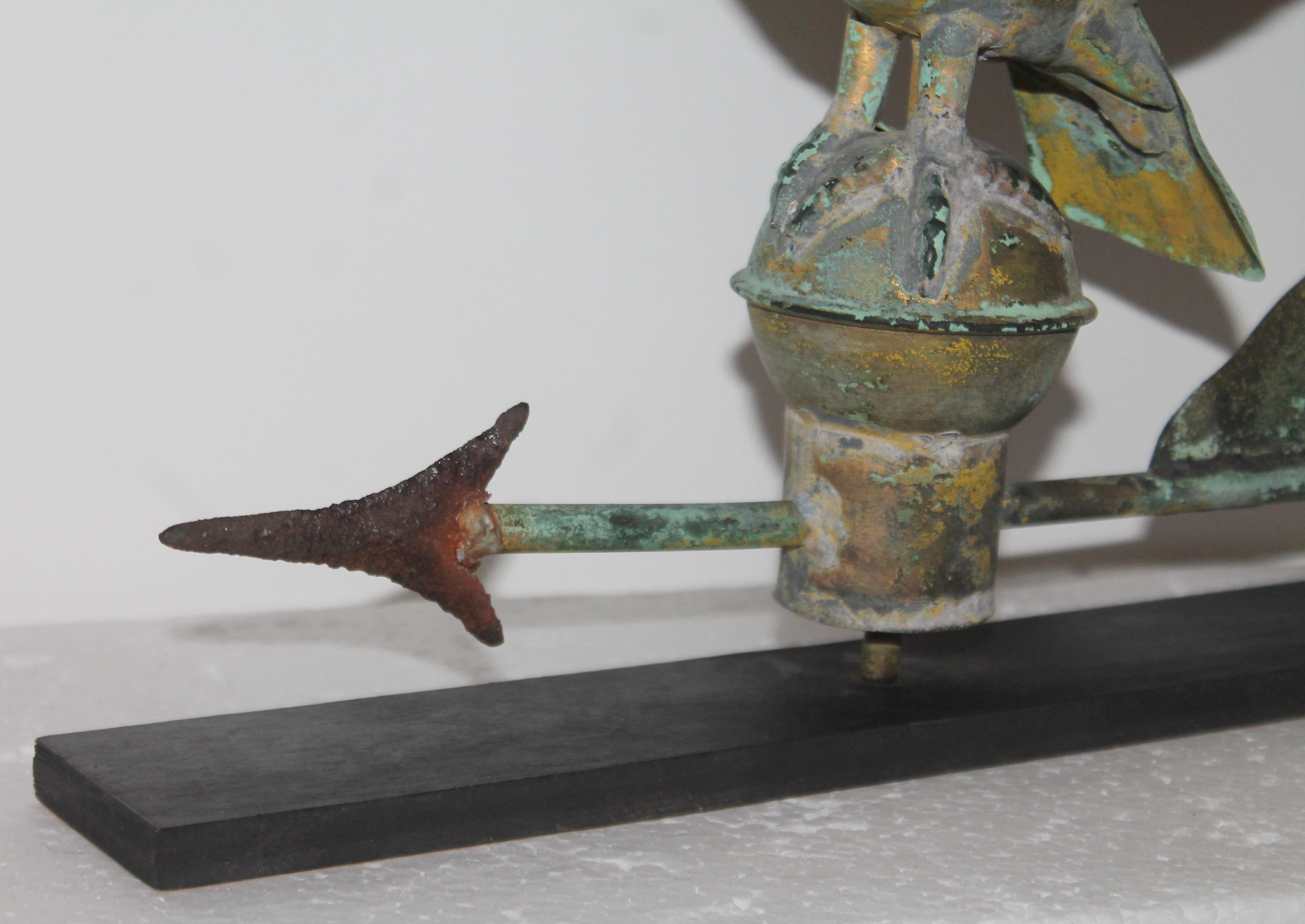 Mini girouette en forme d'aigle du 19ème siècle sur pied en vente 1