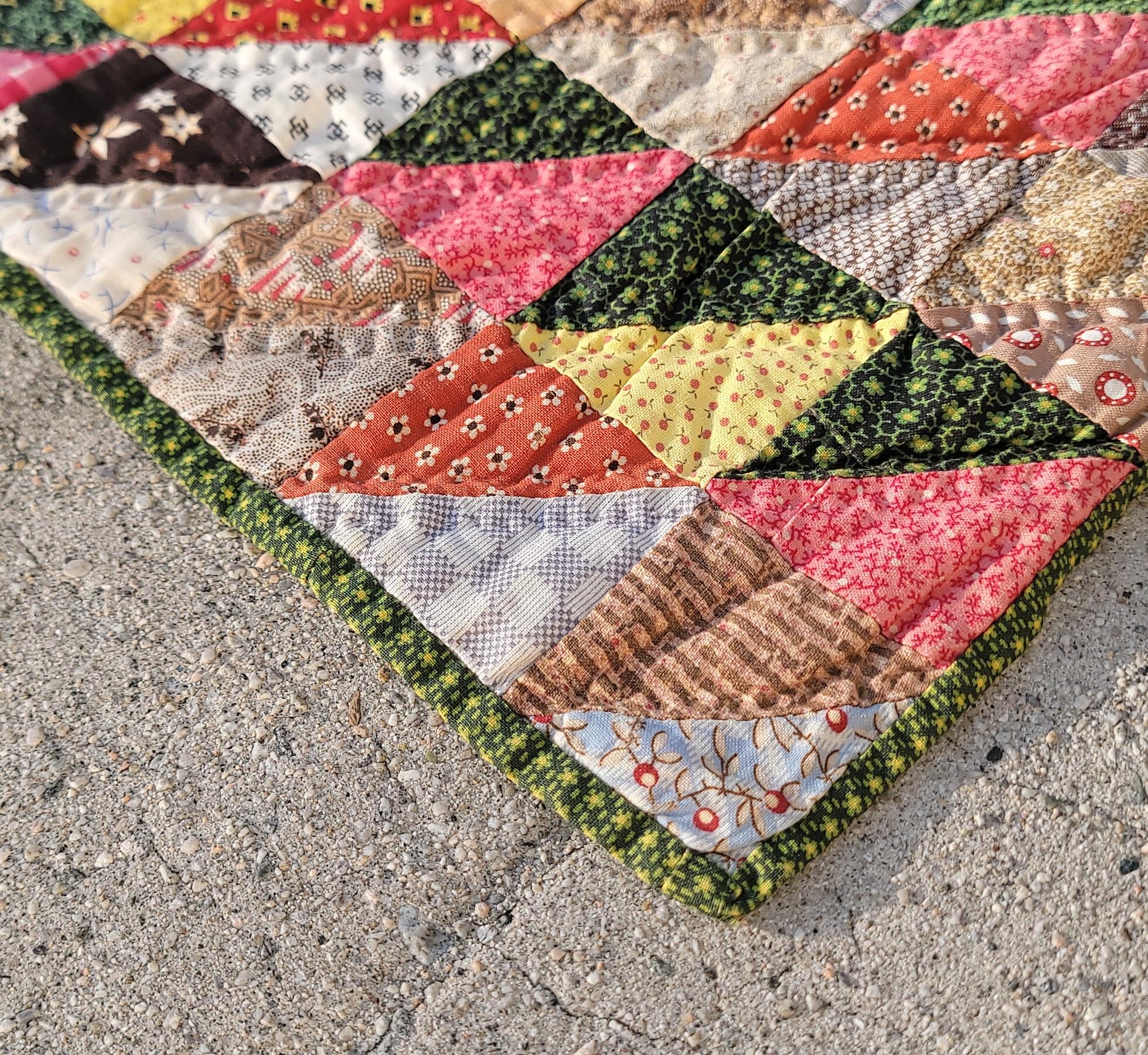 Arte popolare 19thc Mini Pieced Birds in Flight Patchwork Quilt in vendita