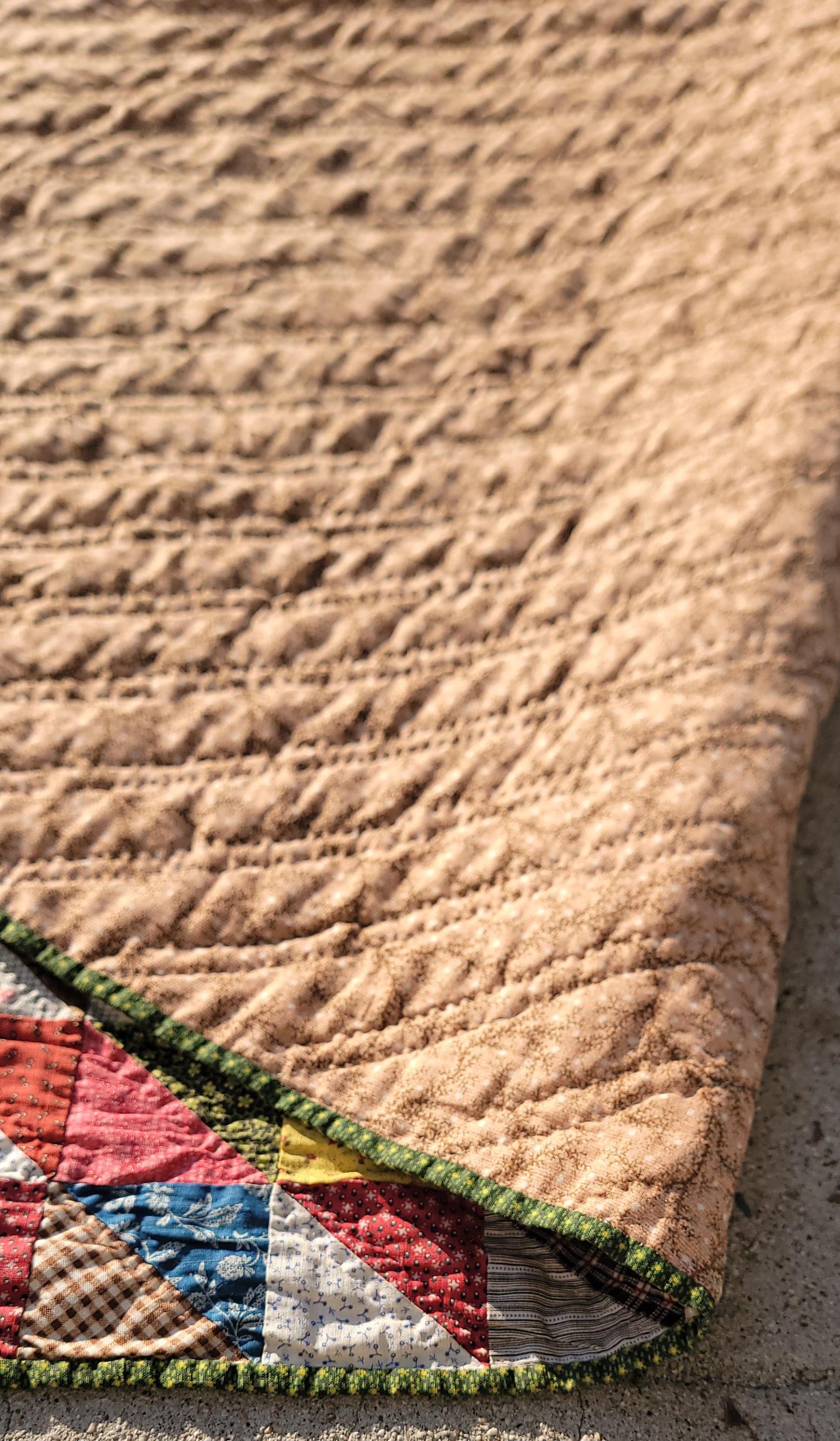 19thc Mini Pieced Birds in Flight Patchwork Quilt In condizioni buone in vendita a Los Angeles, CA