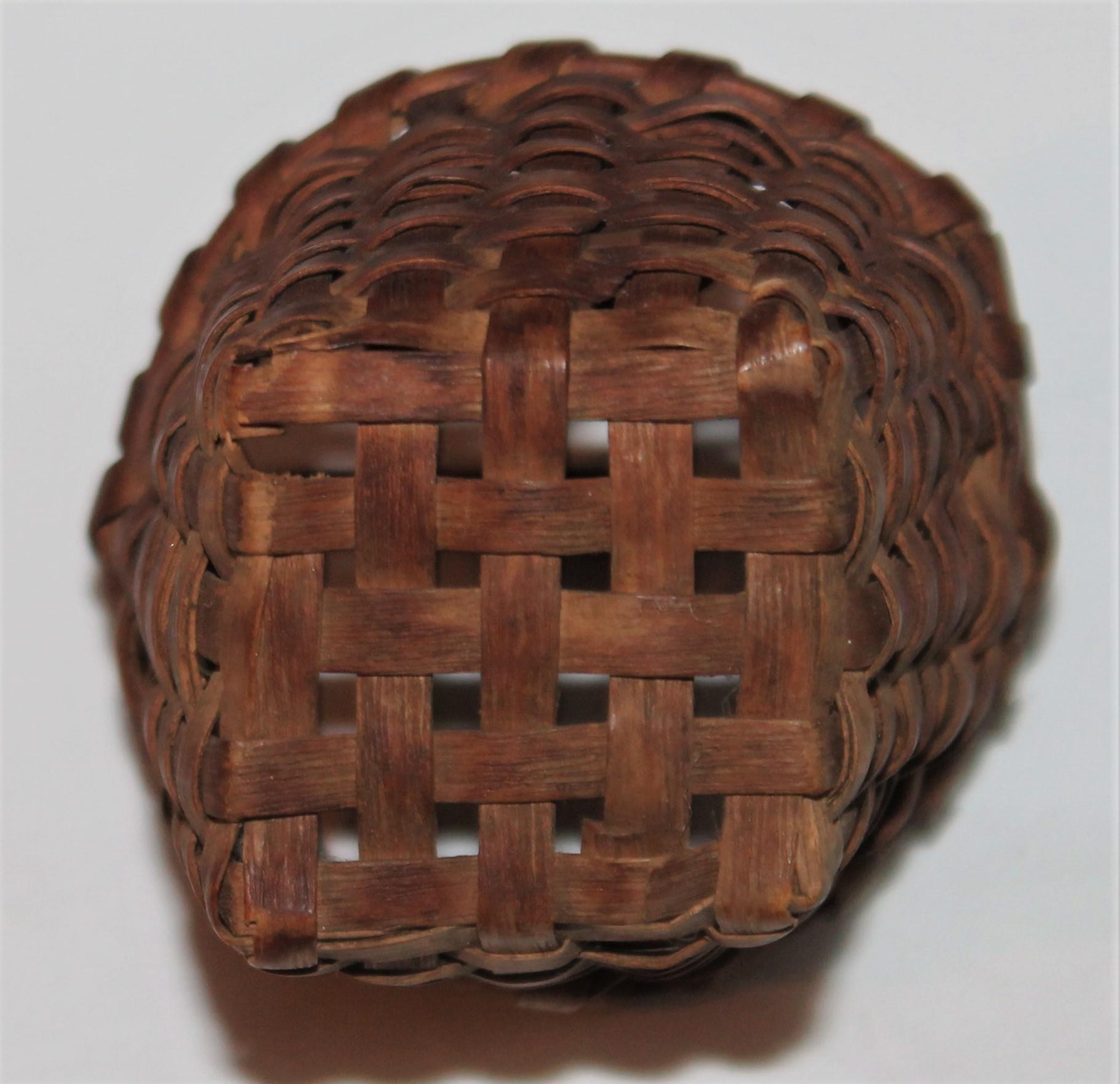 19th Century Miniature Basket with Original Surface In Good Condition In Los Angeles, CA