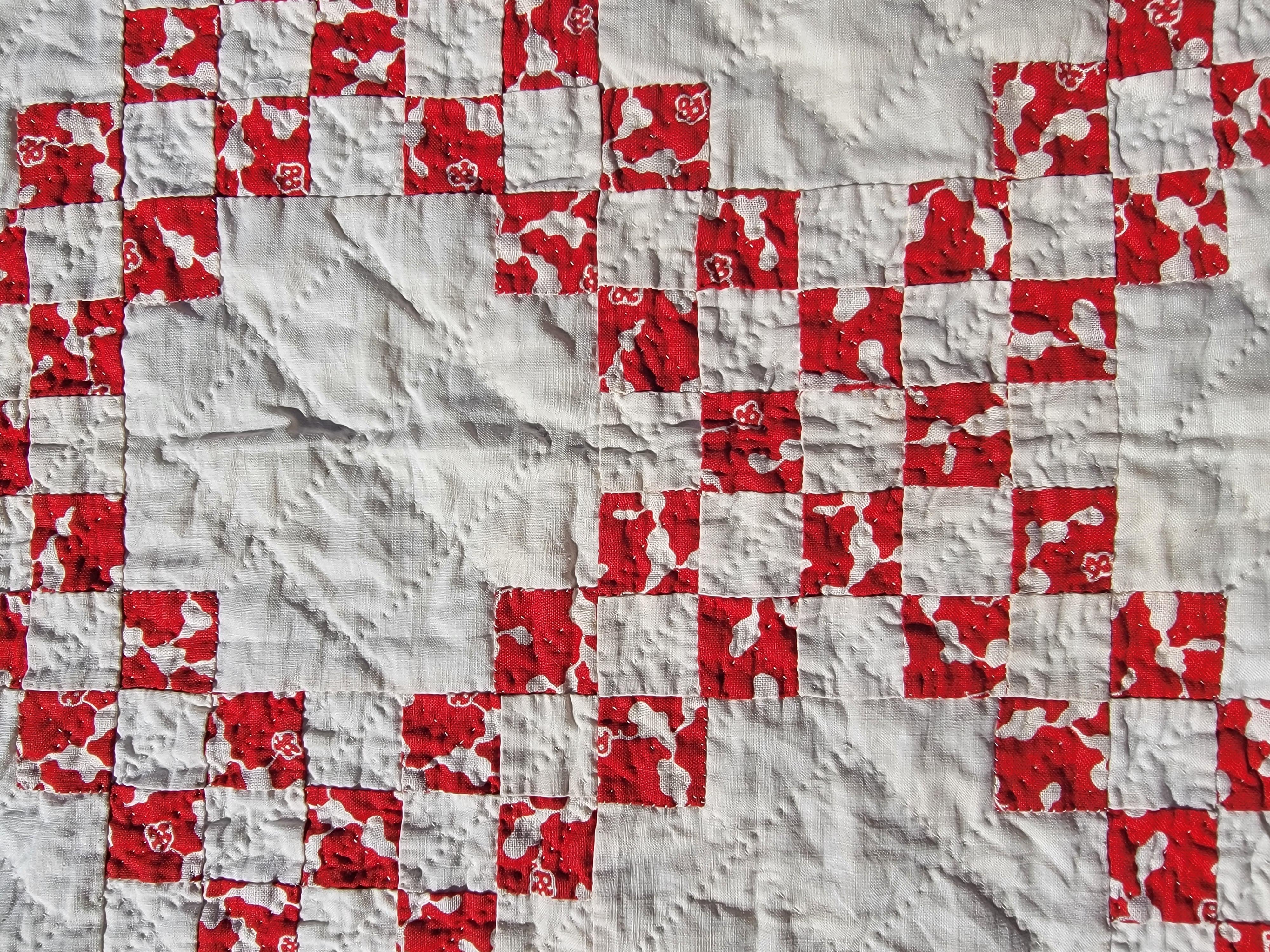 Américain Timbre-poste miniature du 19ème siècle Irish Chain Doll Quilt en vente