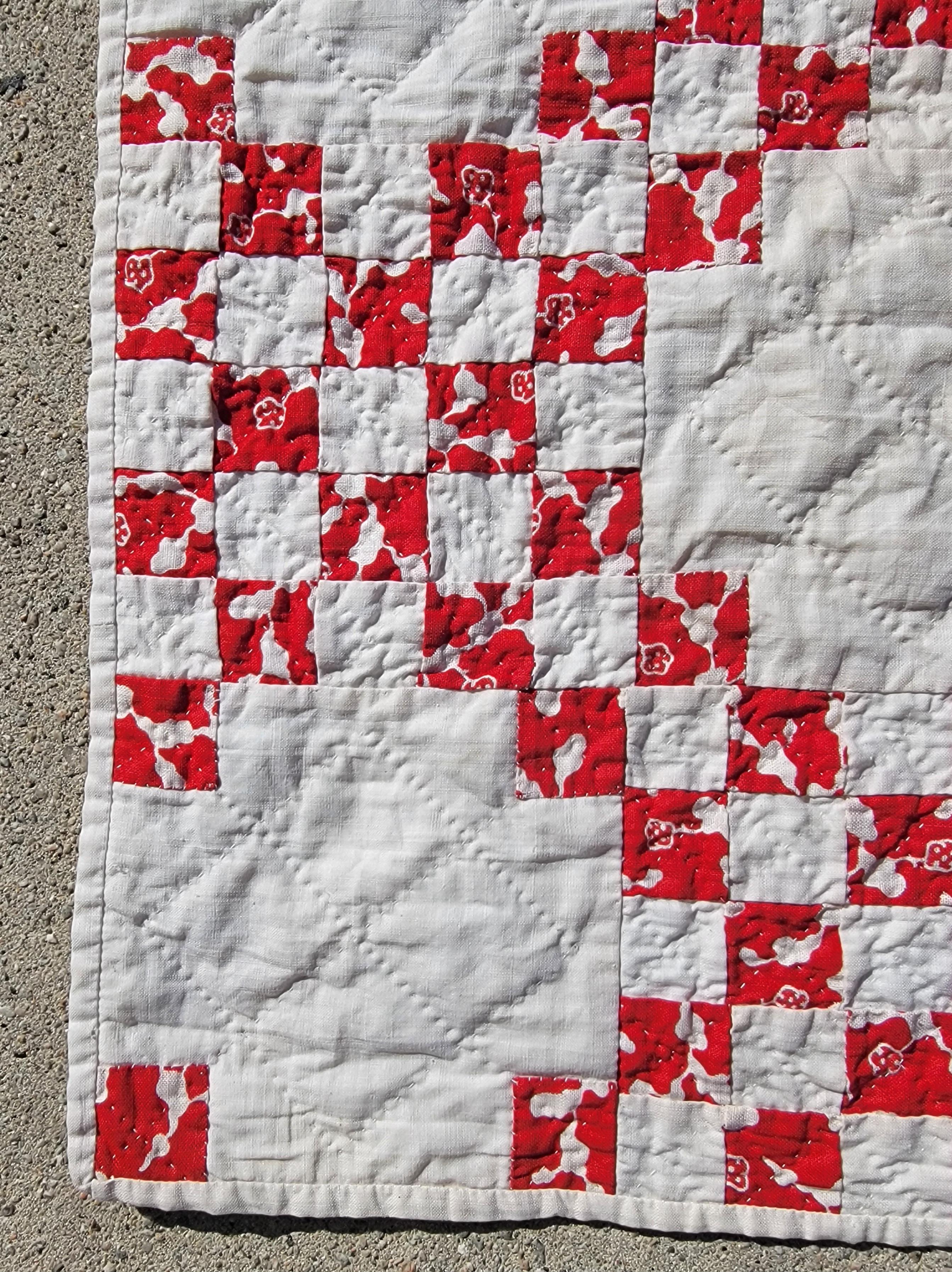 Timbre-poste miniature du 19ème siècle Irish Chain Doll Quilt Bon état - En vente à Los Angeles, CA