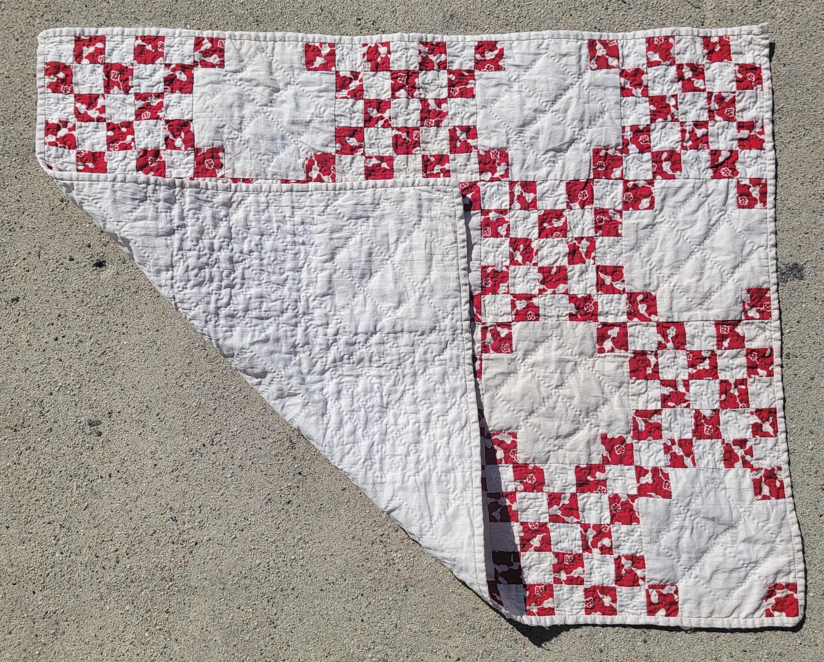 XIXe siècle Timbre-poste miniature du 19ème siècle Irish Chain Doll Quilt en vente