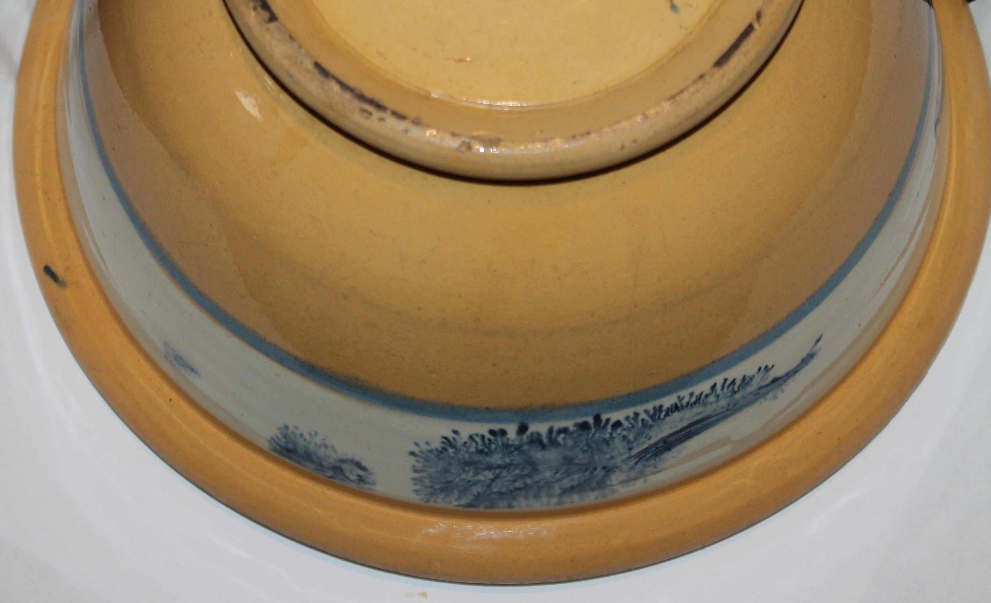 American 19th Century Mocha Blue Seaweed Yellow Ware Mixing Bowl For Sale