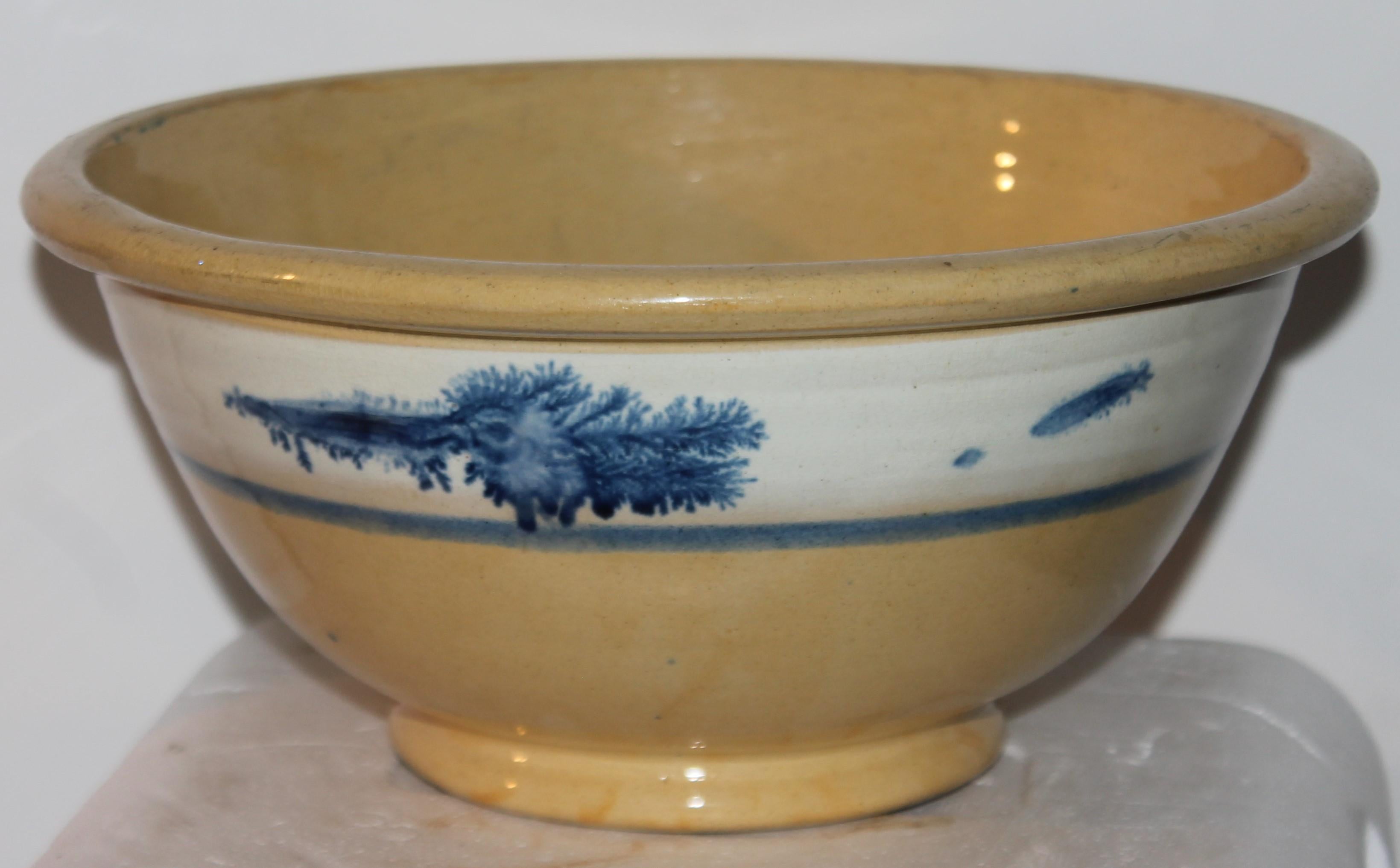 This 19thc yellow ware / mocha seaweed mixing bowl is in pristine condition. Lots of blue decoration on the white band.