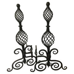 Paire de chenets coloniaux espagnols du 19ème siècle de taille monumentale, forgés à la main