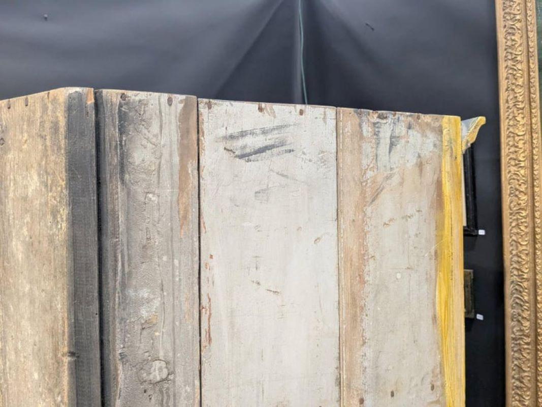 Armoire d'angle peinte en moutarde du 19e siècle Bon état - En vente à Los Angeles, CA