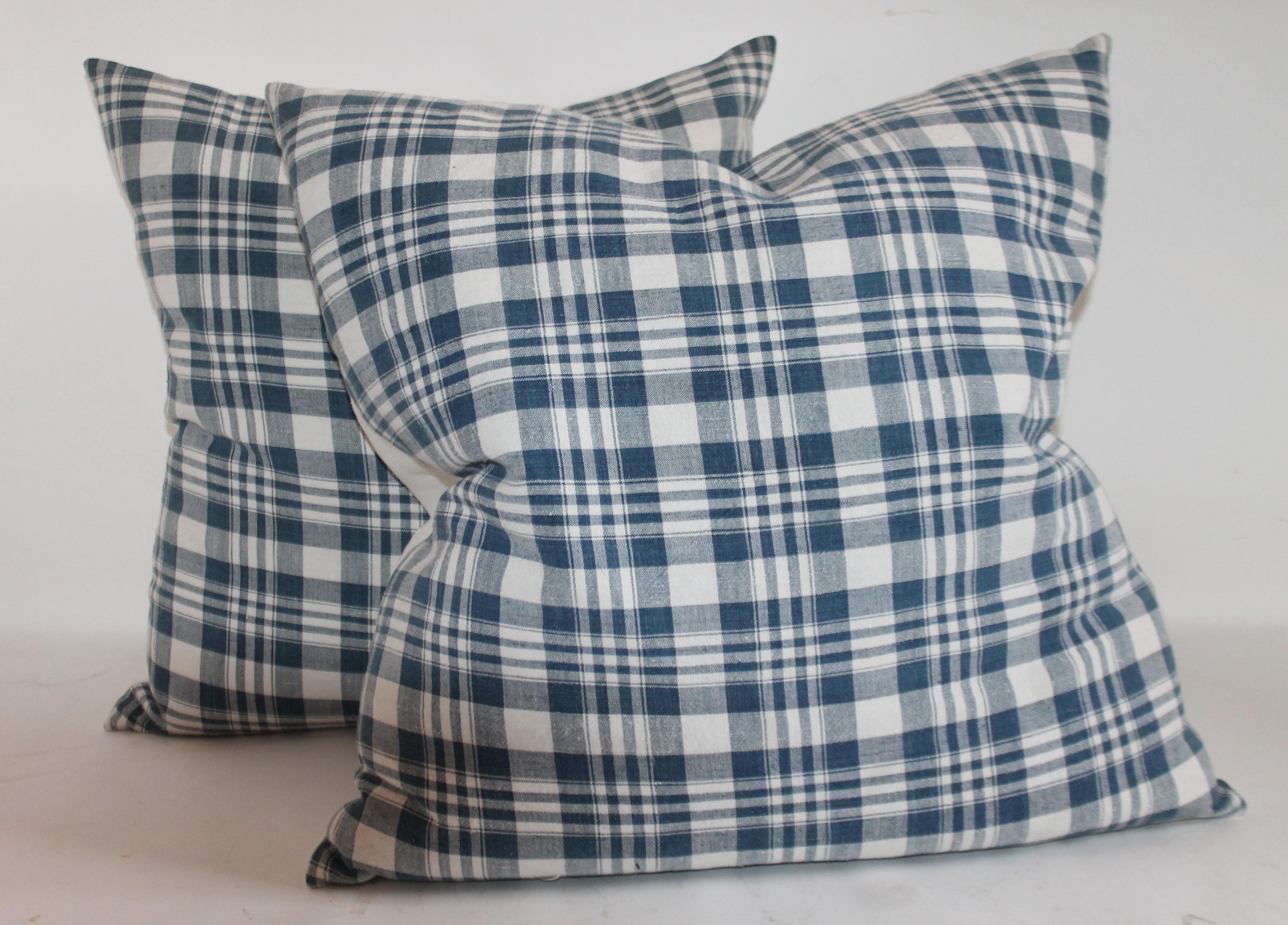 American Muted Blue & White Homespun Linen Pillows, Collection of Four Pillows For Sale