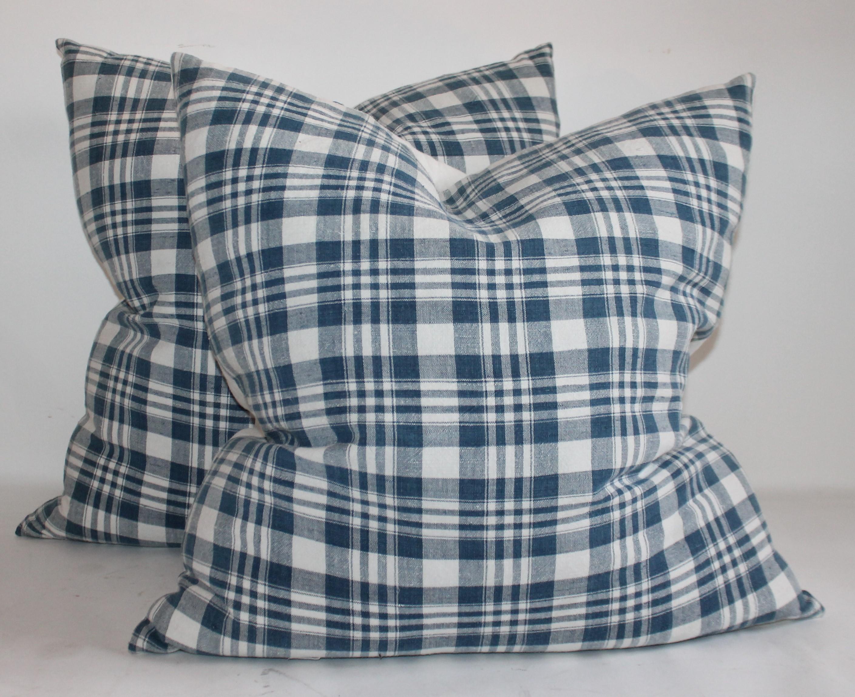 Muted Blue & White Homespun Linen Pillows, Collection of Four Pillows In Good Condition For Sale In Los Angeles, CA