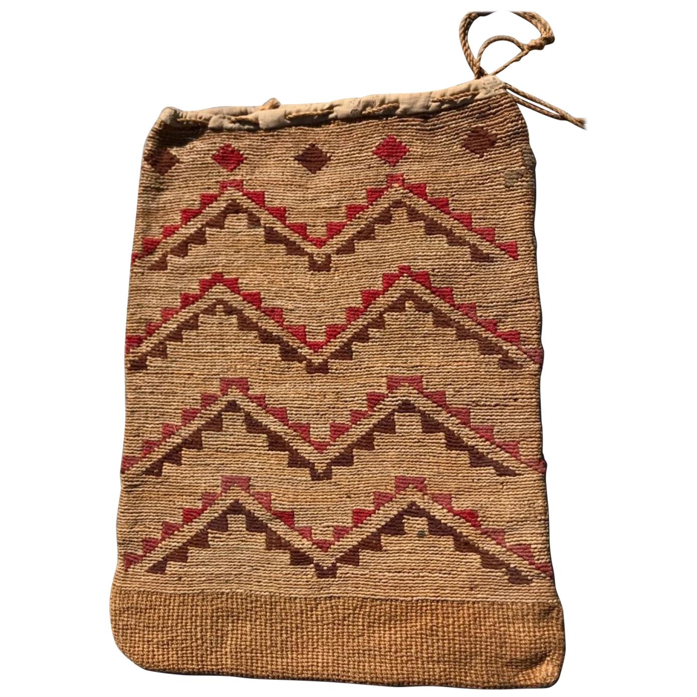 19th Century Native American Corn Husk Plateau Bag For Sale