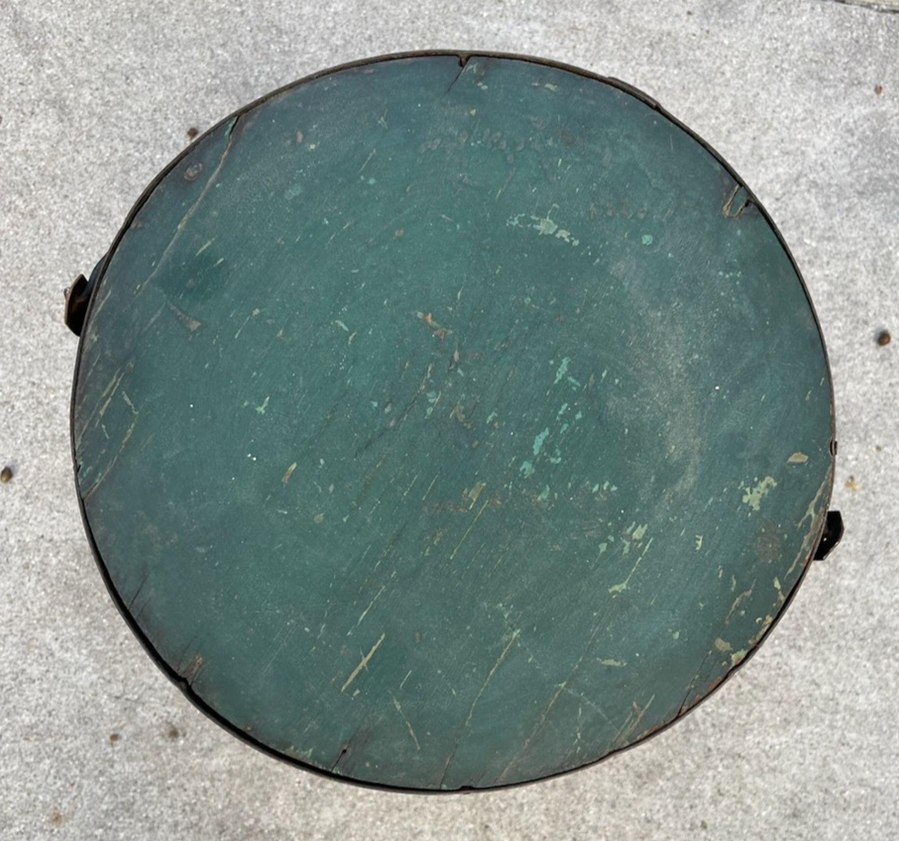 Bucket aus Neuengland des 19. Jahrhunderts mit originalem Deckel aus Maine im Zustand „Gut“ im Angebot in Los Angeles, CA