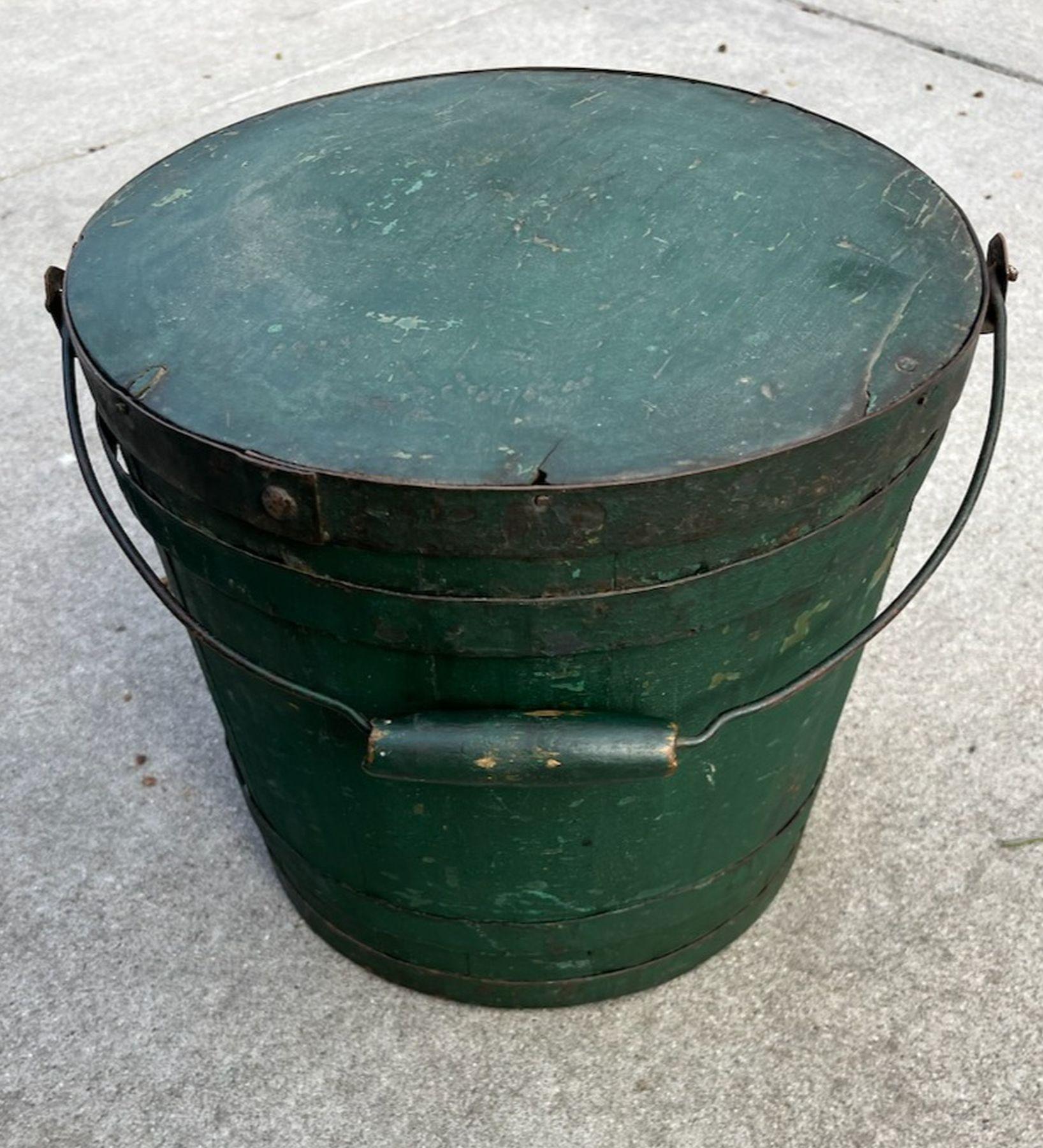 Bucket aus Neuengland des 19. Jahrhunderts mit originalem Deckel aus Maine im Angebot 2