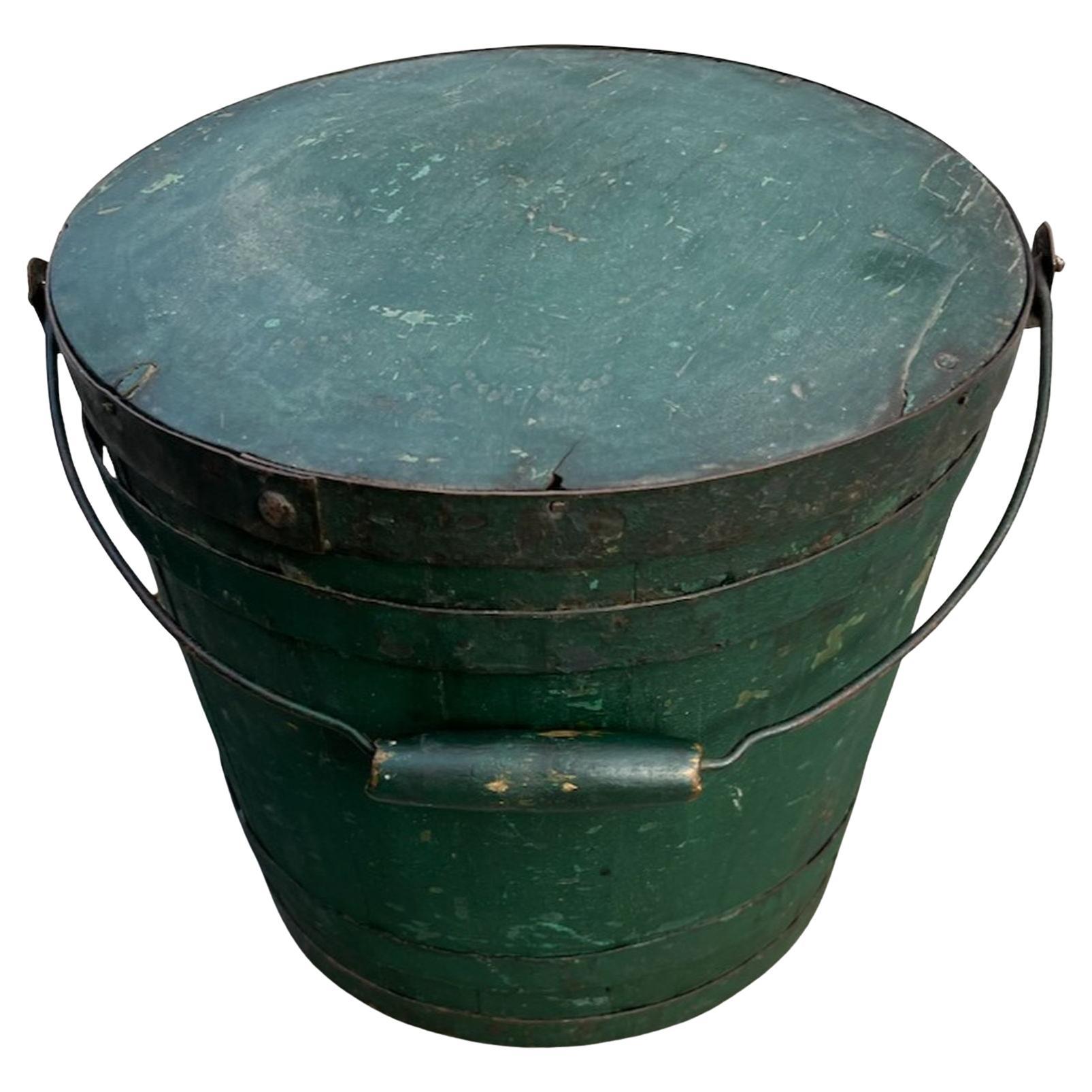 Bucket aus Neuengland des 19. Jahrhunderts mit originalem Deckel aus Maine im Angebot