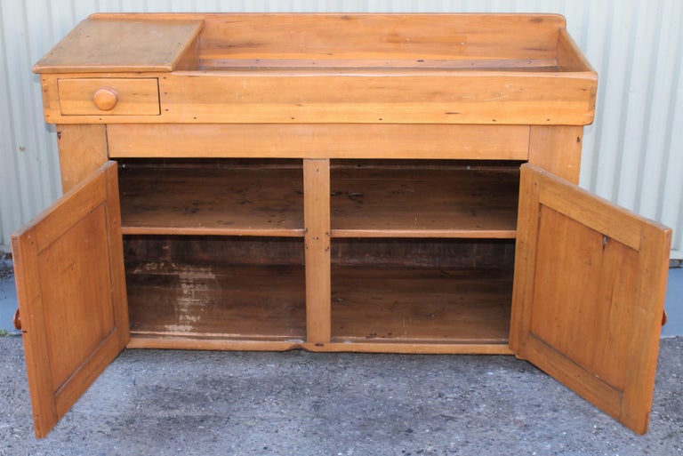 19thc New England Pine Dry Sink In Good Condition For Sale In Los Angeles, CA