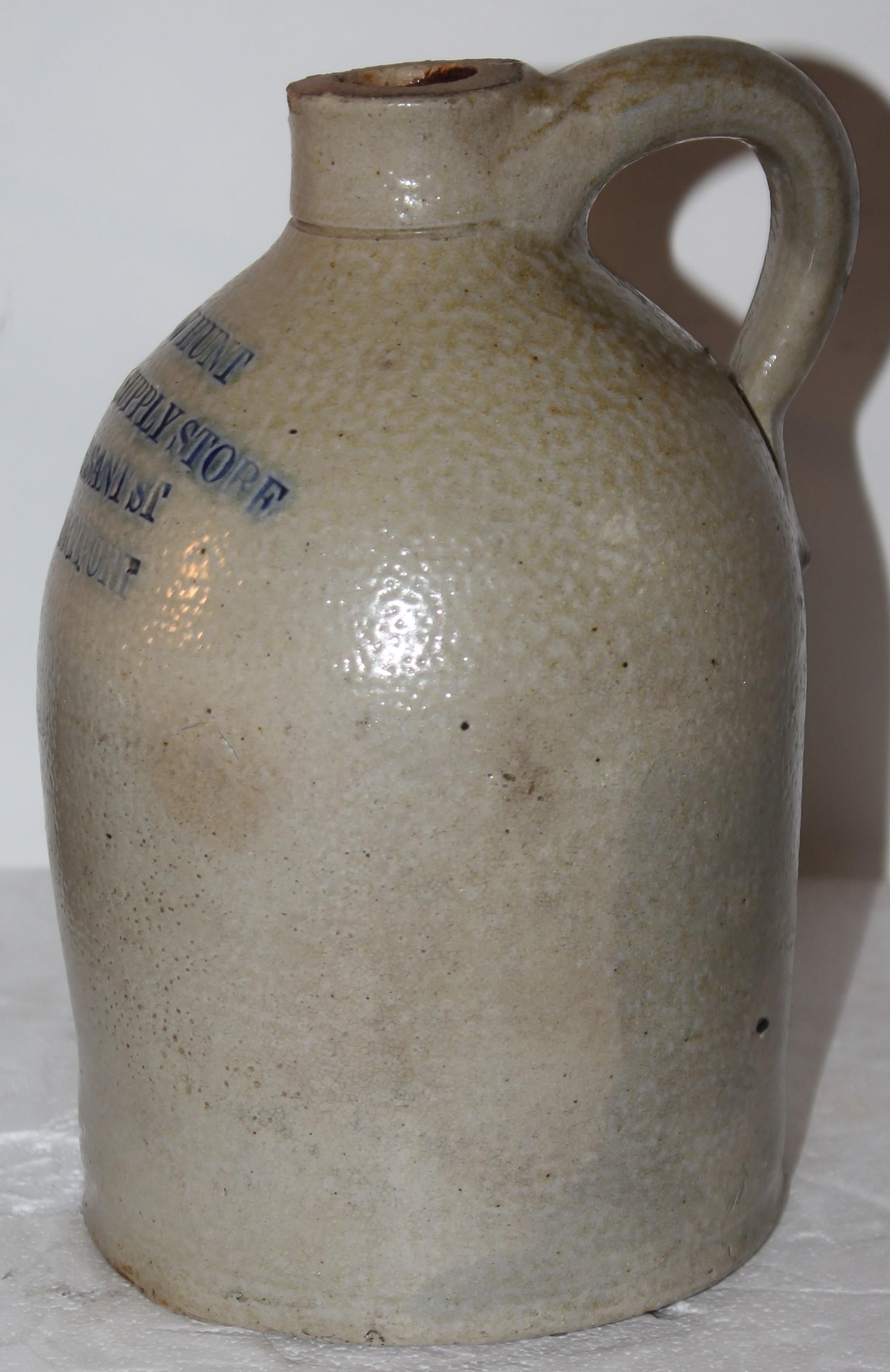 19. Jahrhundert Newbury Port Steingut-Keramikkrug (Nordamerikanisch) im Angebot