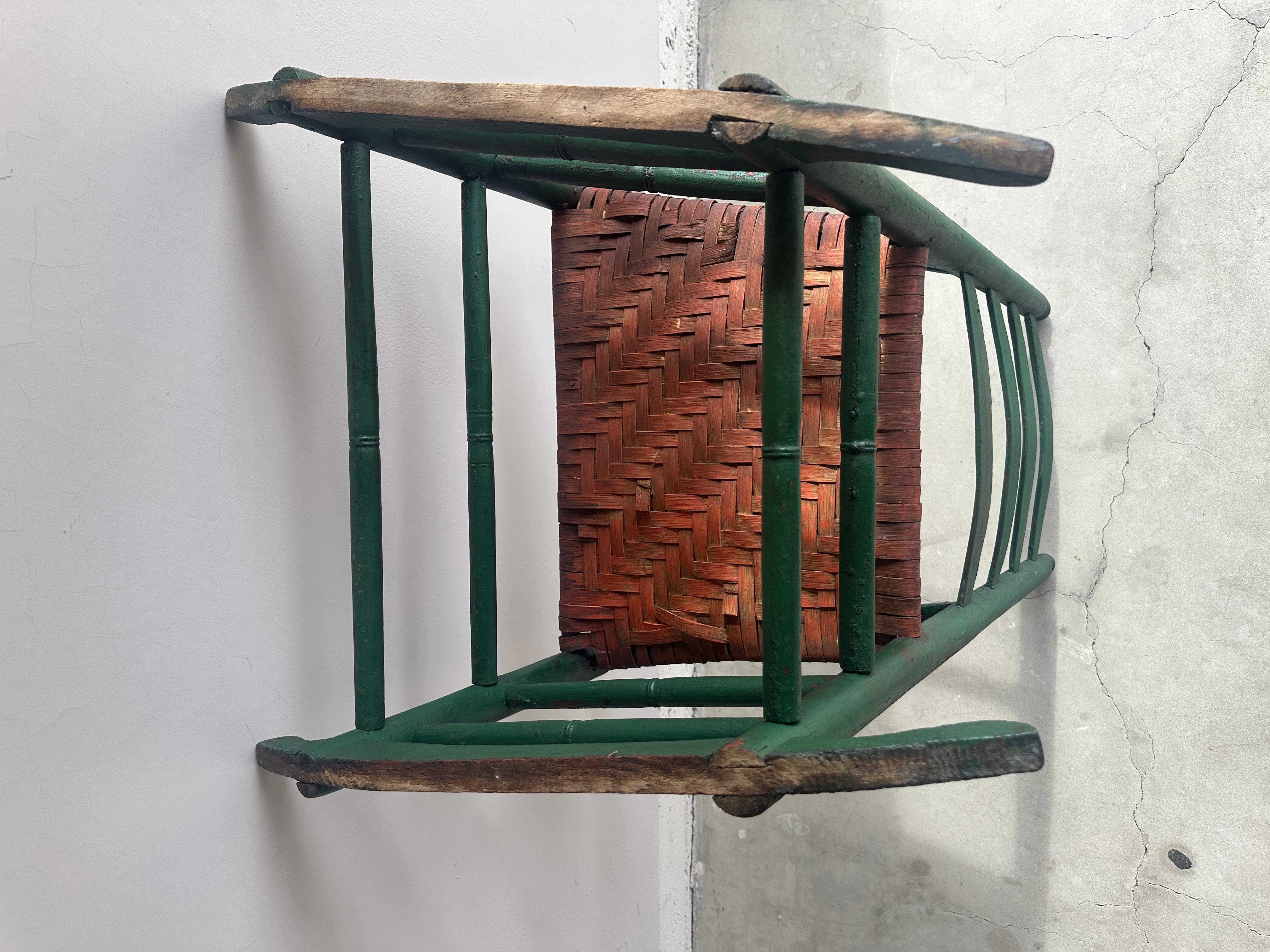 Rattan Sedia a dondolo originale Greene & Greene del XIX secolo con schienale a scaletta in vendita