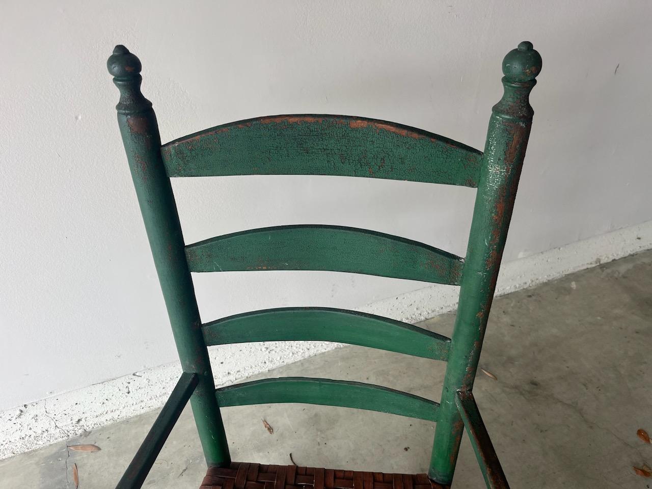 Rotin Chaise à bascule d'origine 19Thc Apple Green Ladder Back Chair en vente