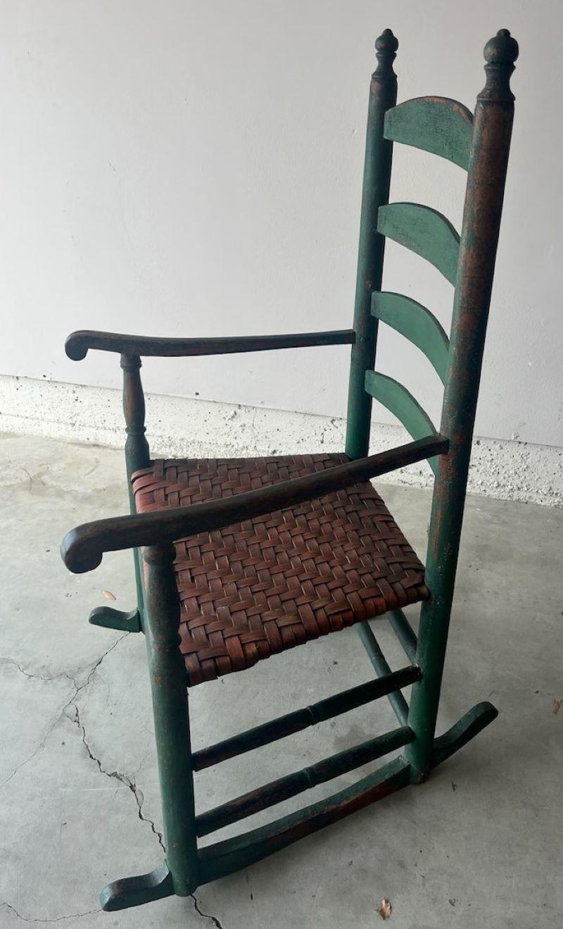 Chaise à bascule d'origine 19Thc Apple Green Ladder Back Chair en vente 1