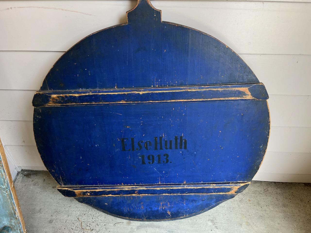 19. Jahrhundert Original  Schneidebrett blau datiert 1913 (Holz) im Angebot
