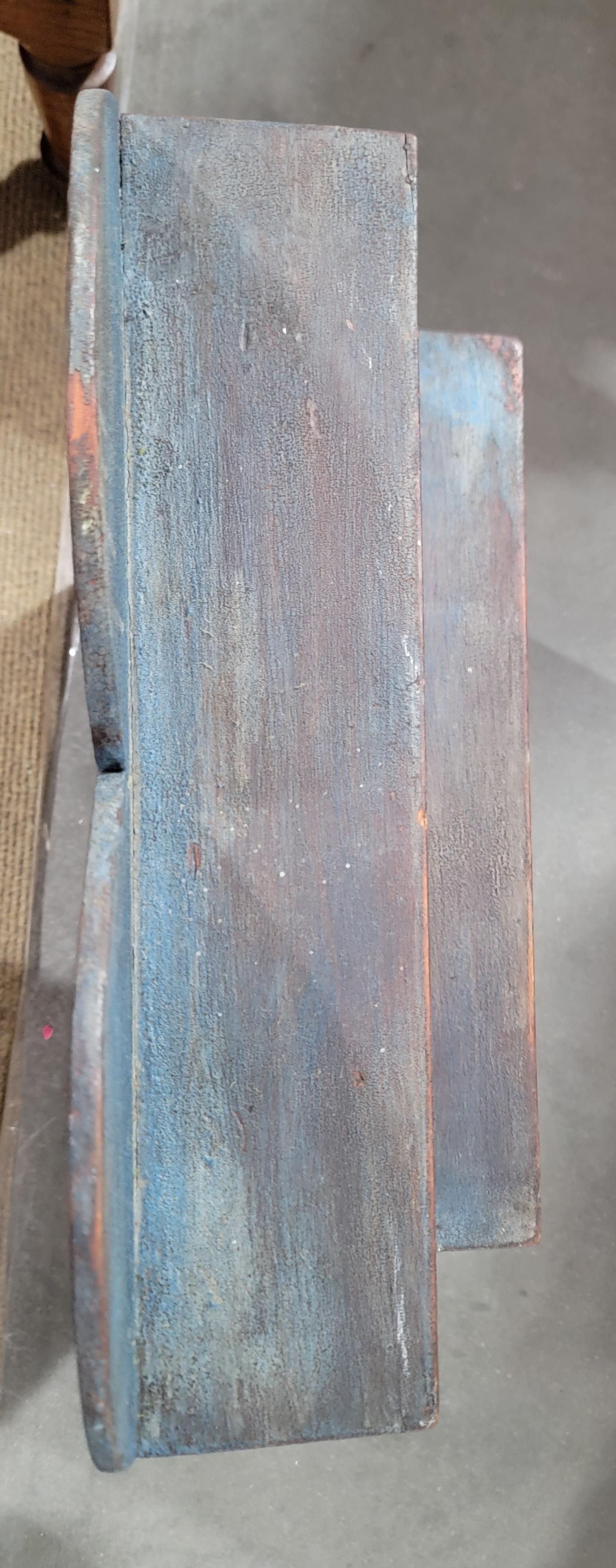 Cabinet d'enfant original du 19e siècle peint en bleu Bon état - En vente à Los Angeles, CA