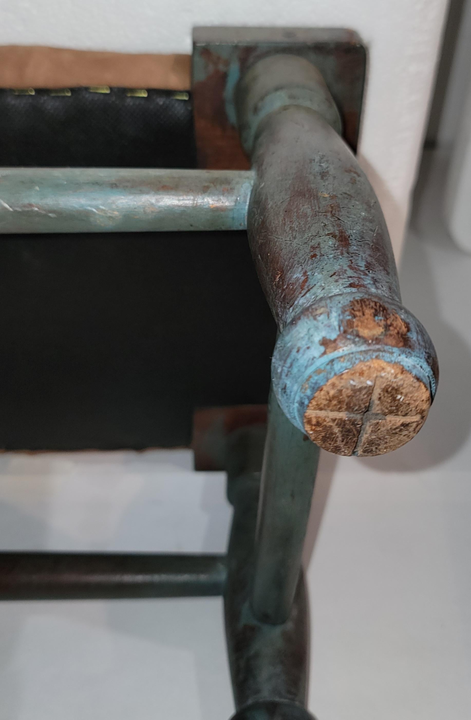Tabouret original peint en bleu du 19ème siècle Bon état - En vente à Los Angeles, CA