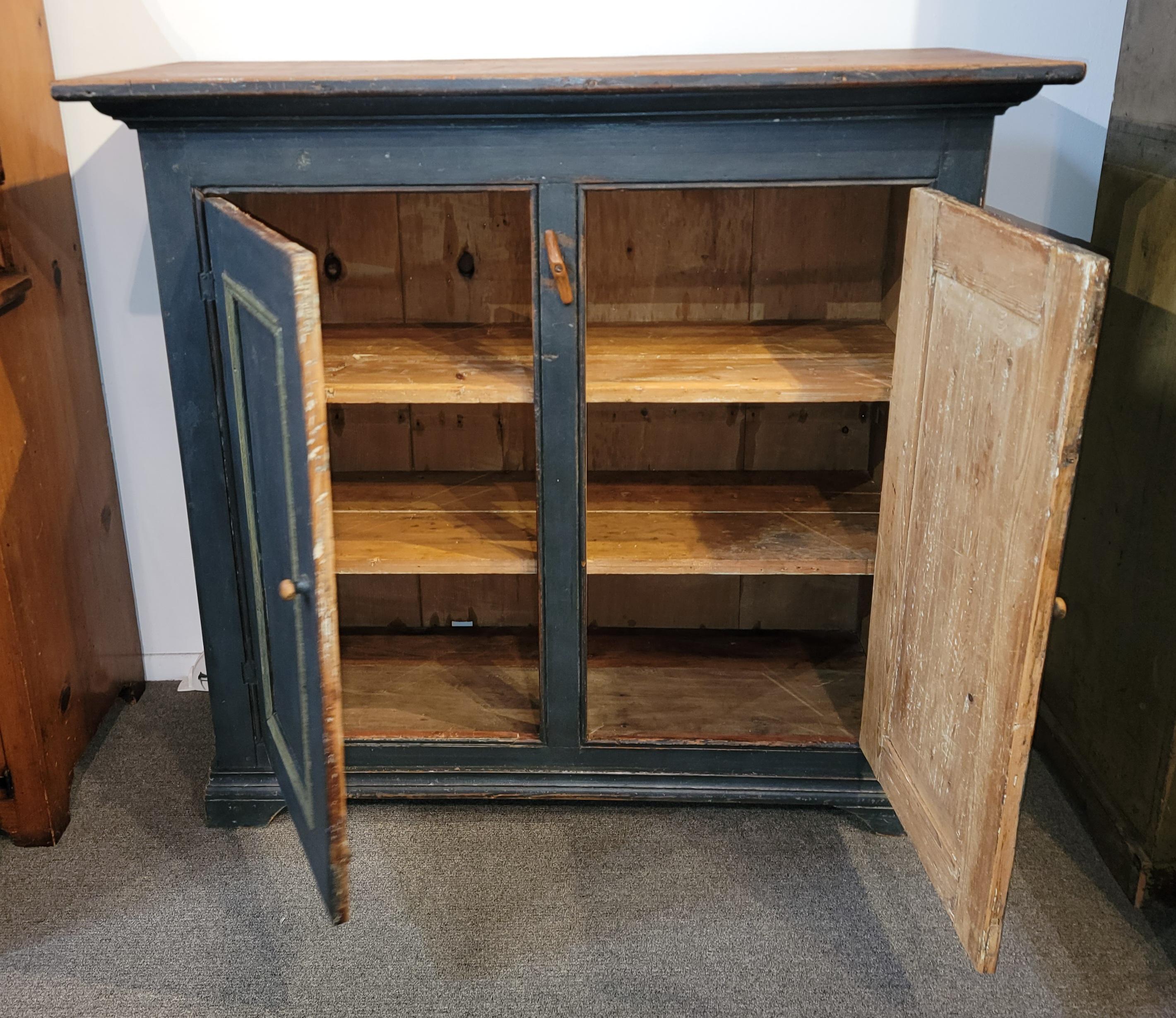 19Thc Original Blue Painted Jelly Cupboard Hutch In Good Condition In Los Angeles, CA