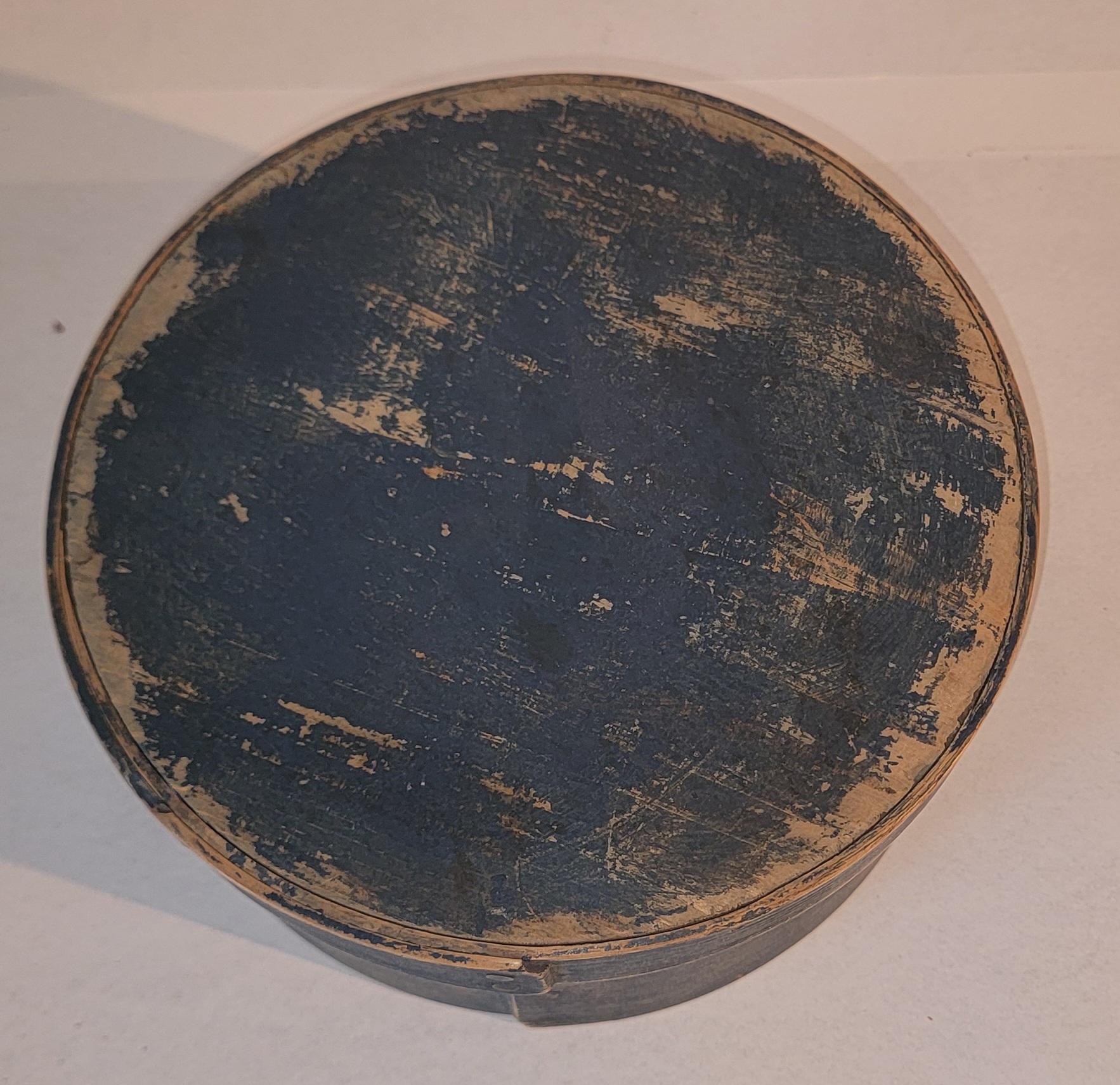Américain Boîte à provisions moyenne originale du XIXe siècle, peinte en bleu en vente