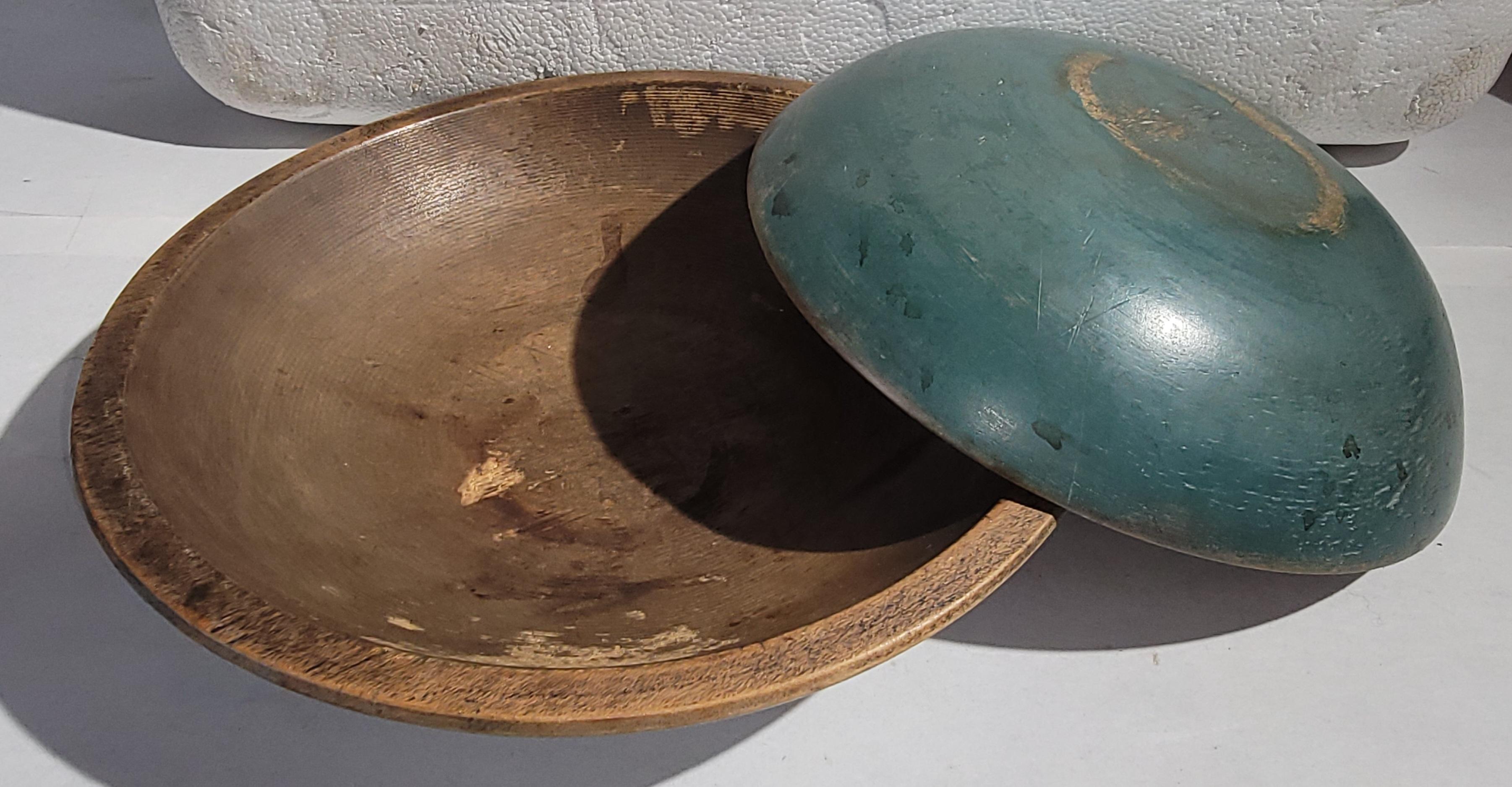 American 19Thc Original Blue Painted  Small Wood Bowls -Pair For Sale