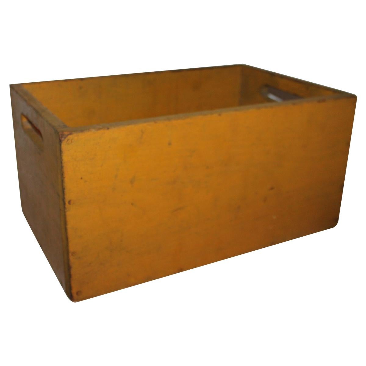 boîte à poignée originale du 19ème siècle peinte en jaune chromé