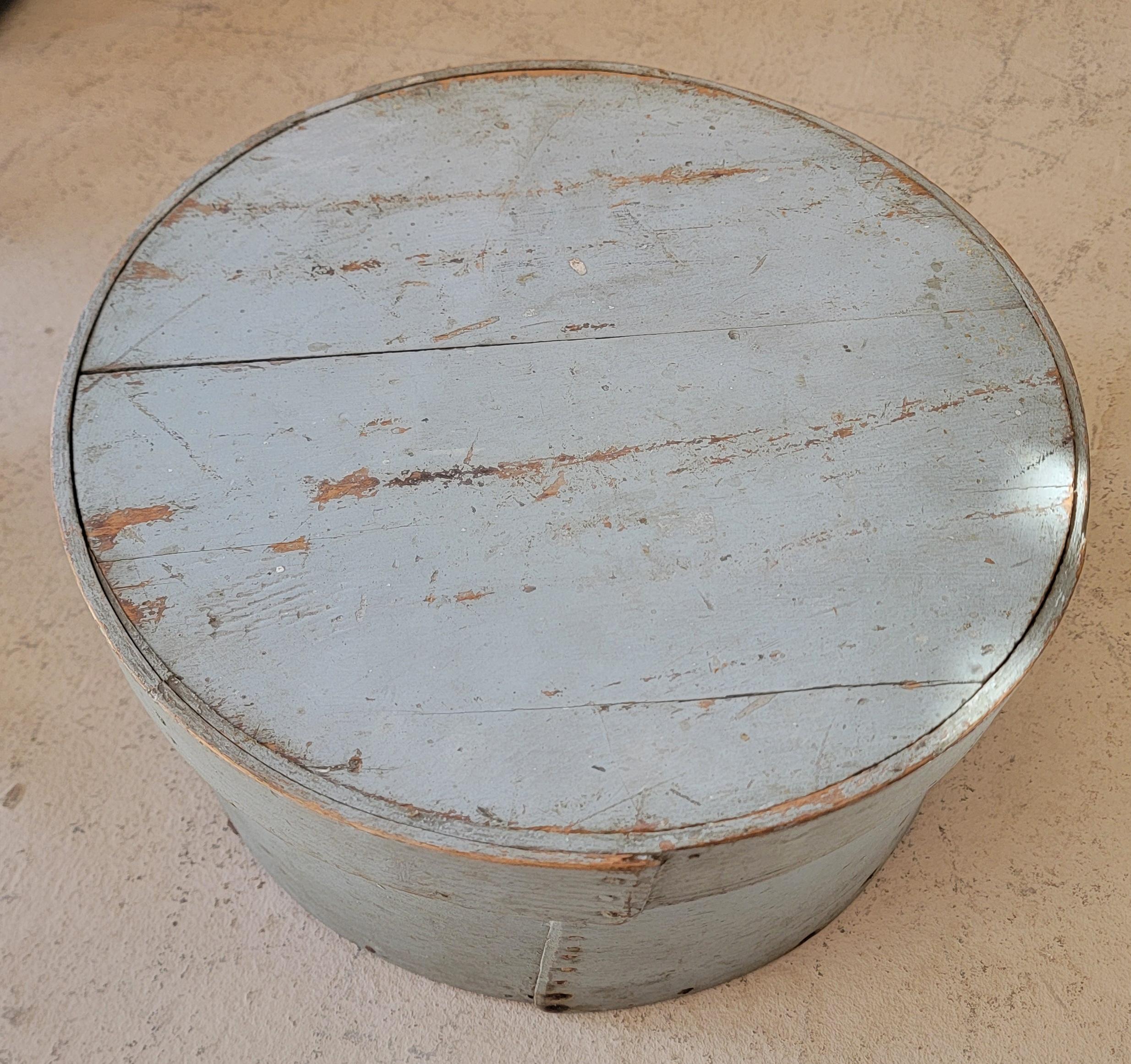 Originale del XIX secolo  Scatola della dispensa dipinta di grigio In condizioni buone in vendita a Los Angeles, CA