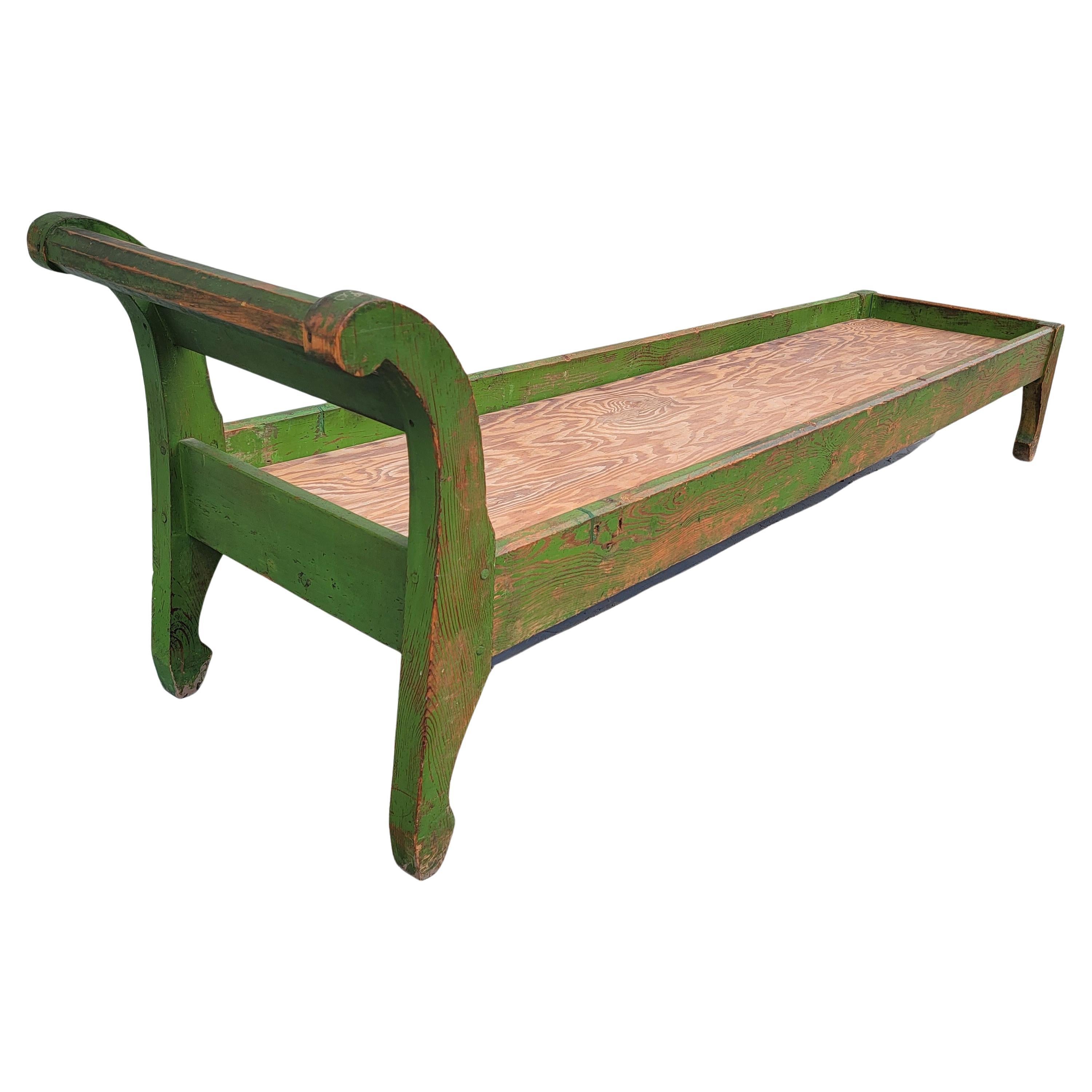 19Thc Original Grün bemalt Day Bed