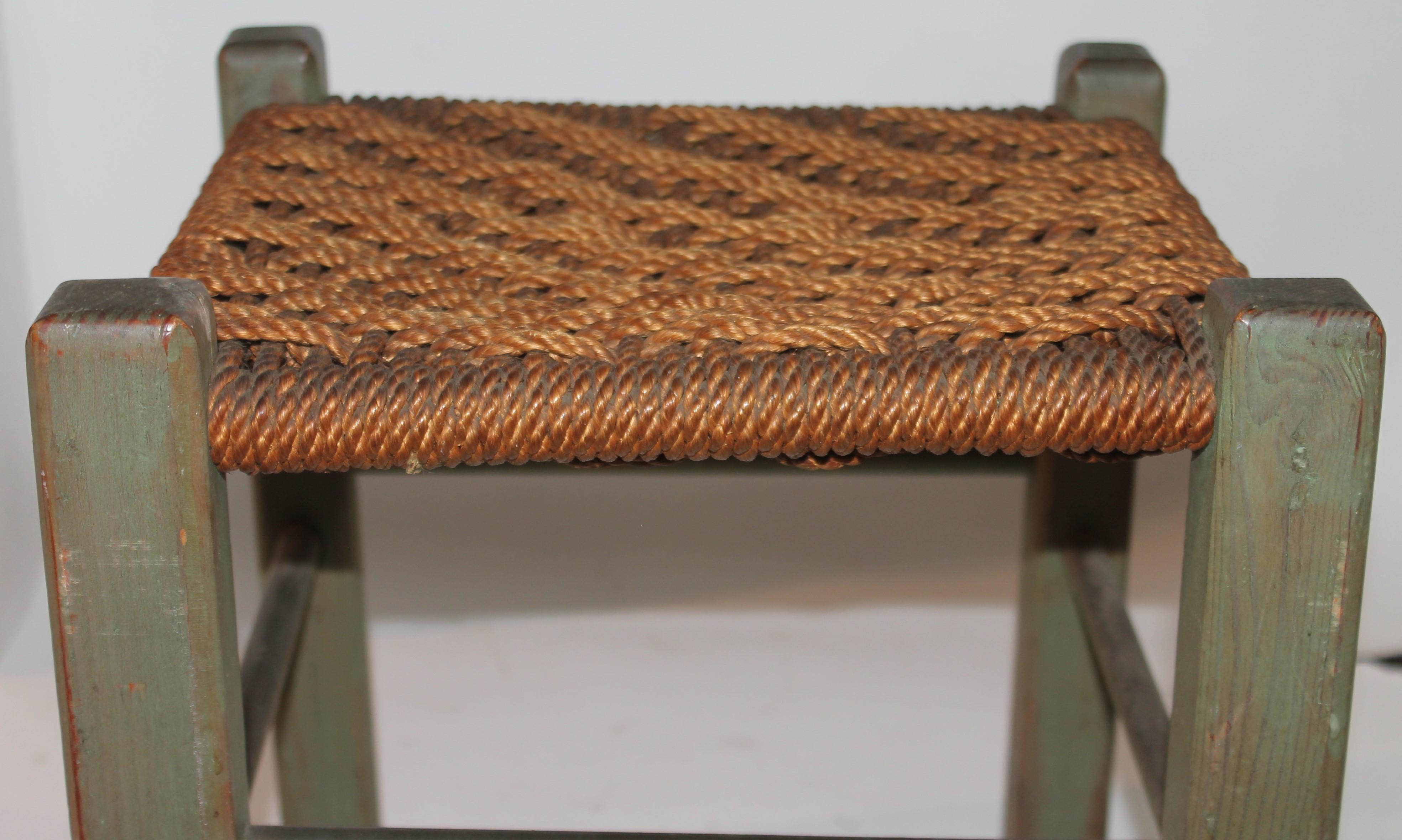 XIXe siècle Tabouret original du 19ème siècle peint en vert avec assise tissée en vente