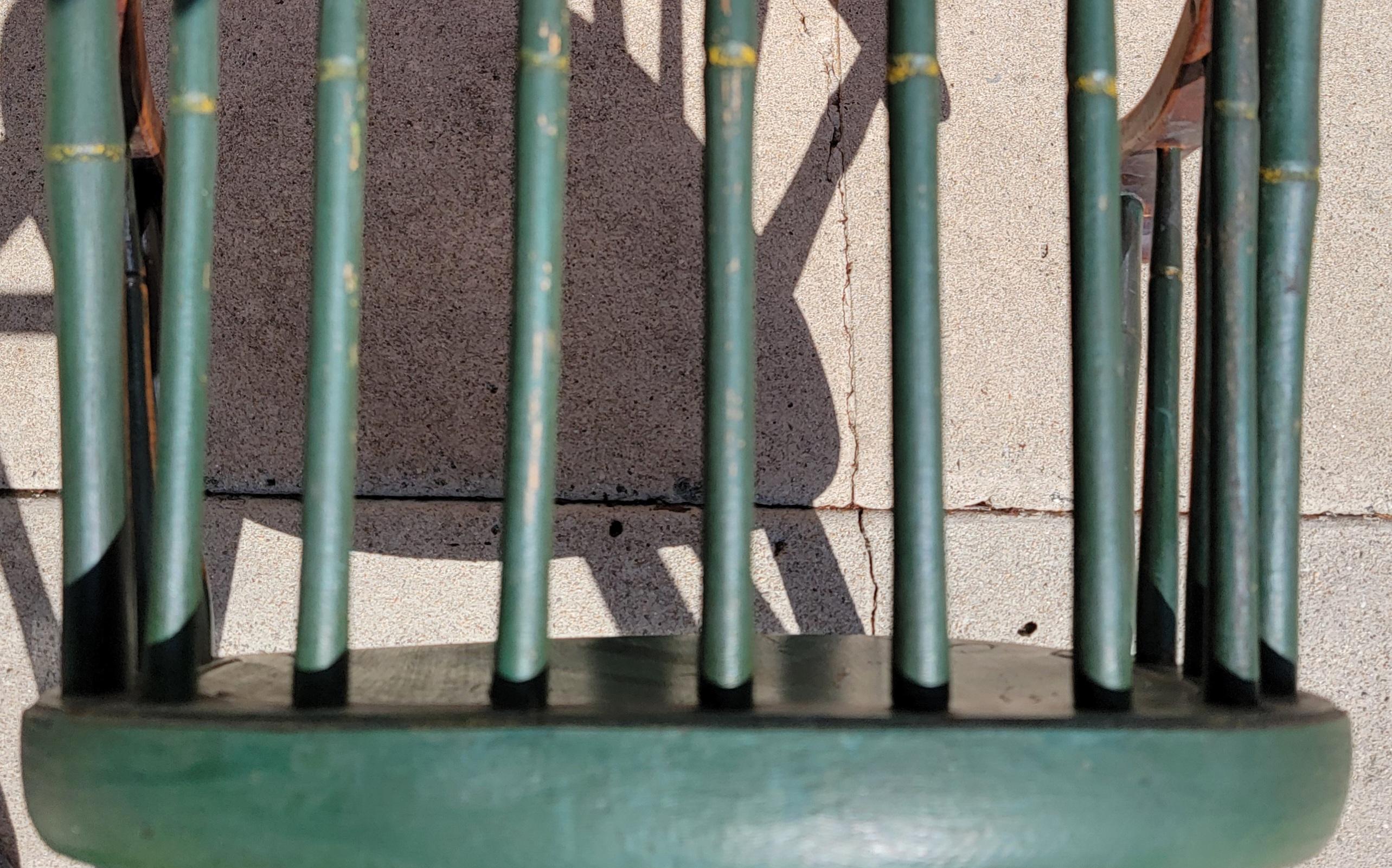 19Thc Original  Green Painted Windsor Rocking Chair In Good Condition In Los Angeles, CA