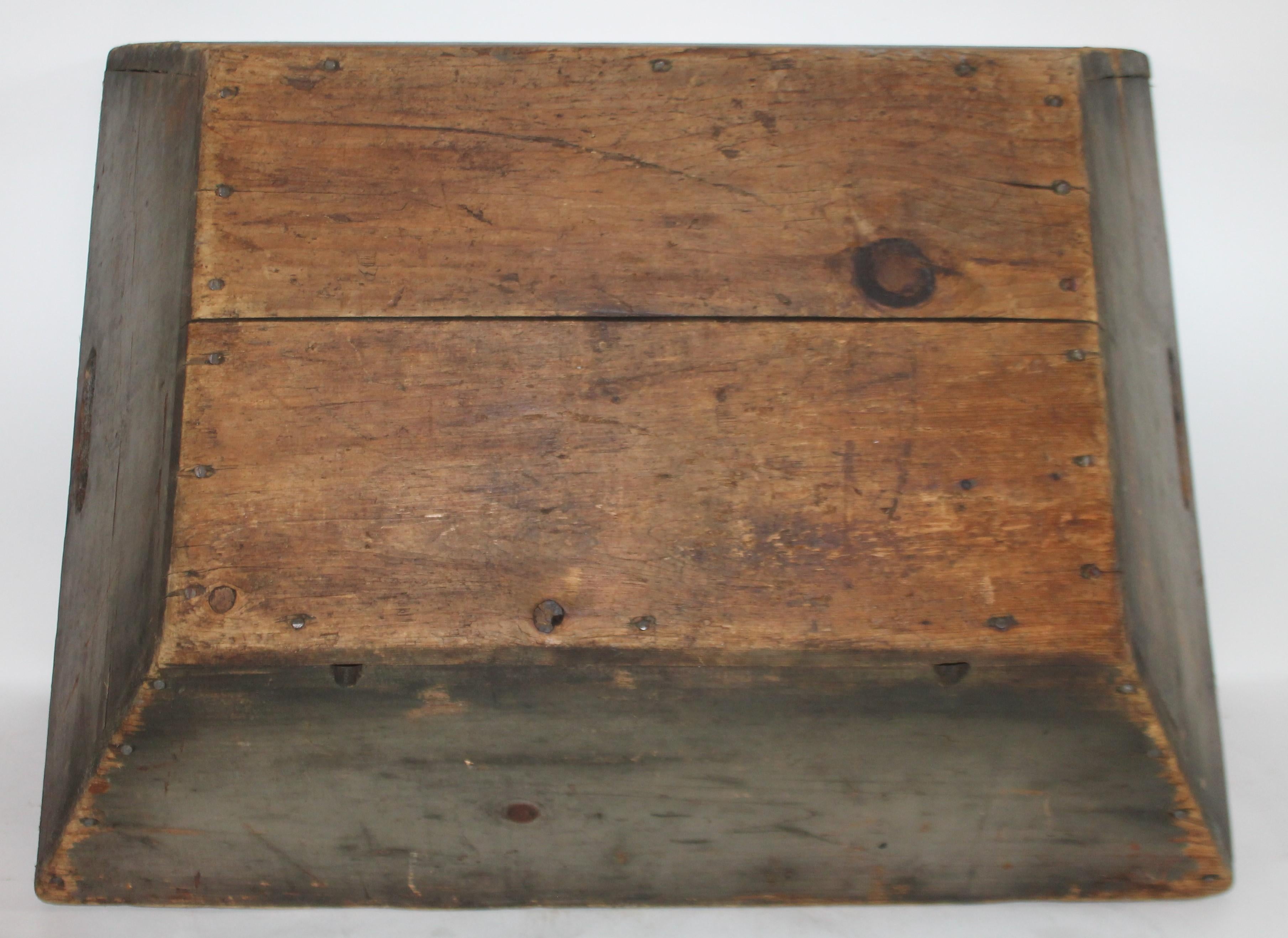 Pine 19th Century Original Grey Painted Dough Tray For Sale