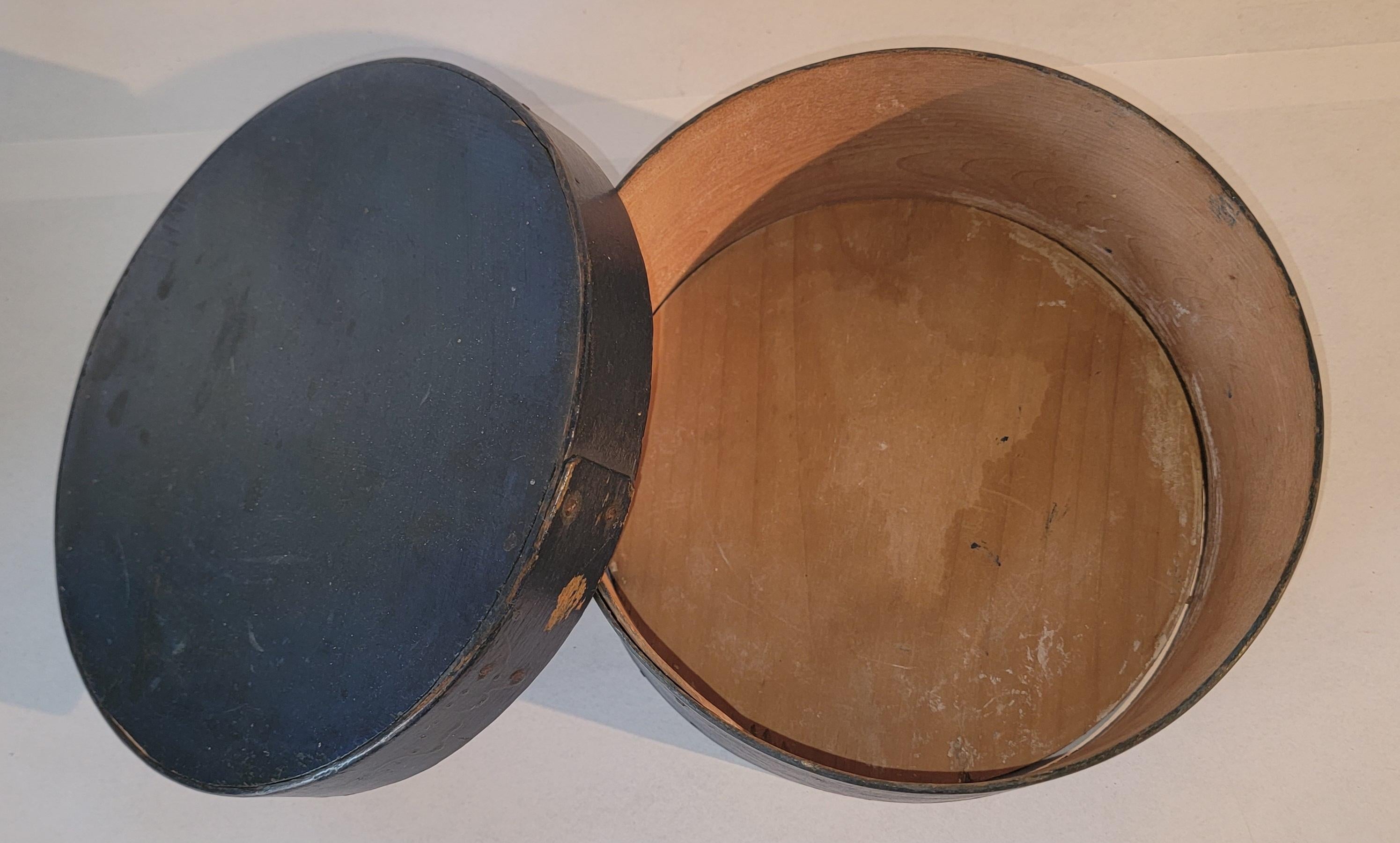 Artisanat Boîte à provisions originale bleu indigo du 19e siècle en vente