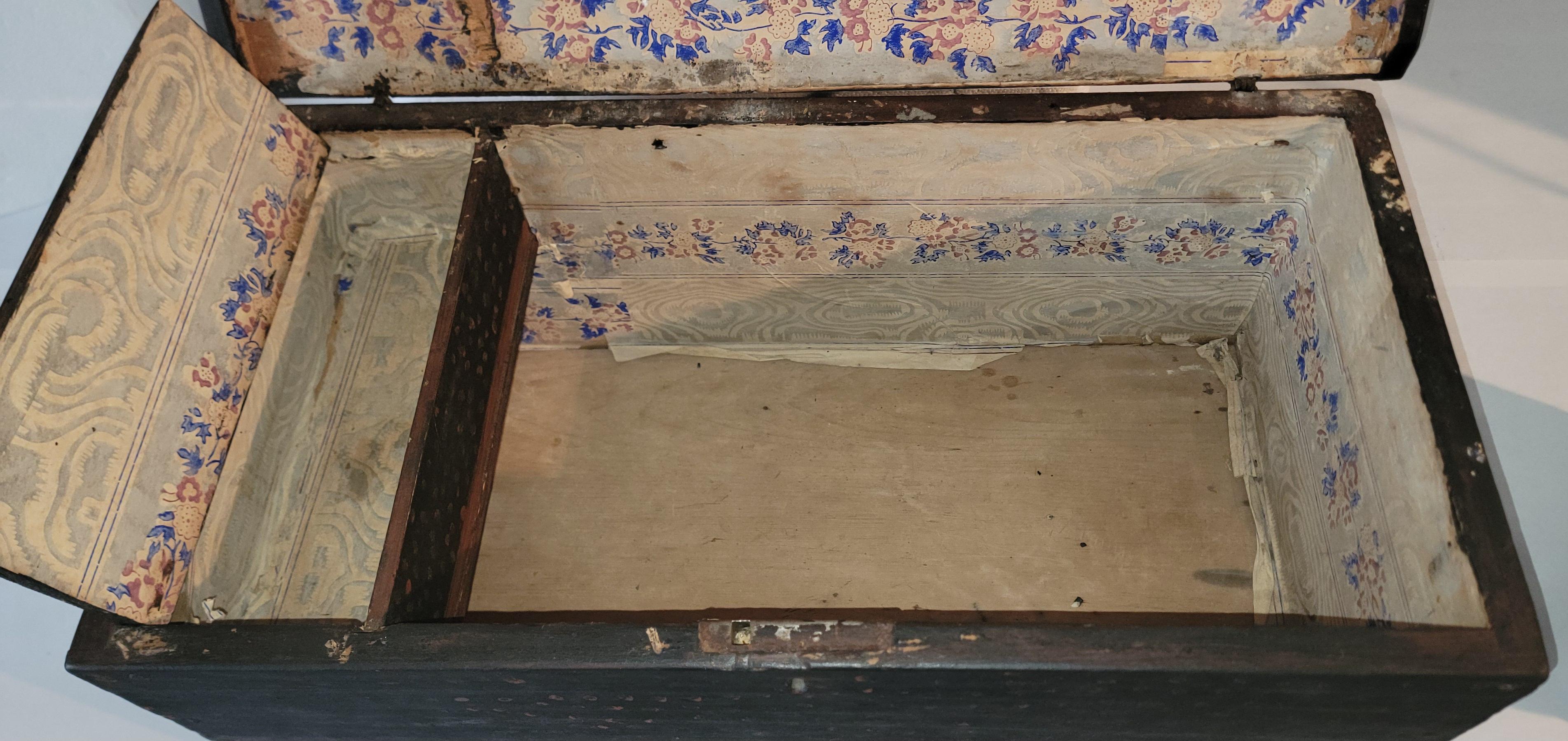 Américain Boîte originale décorée à la peinture du 19e siècle en vente