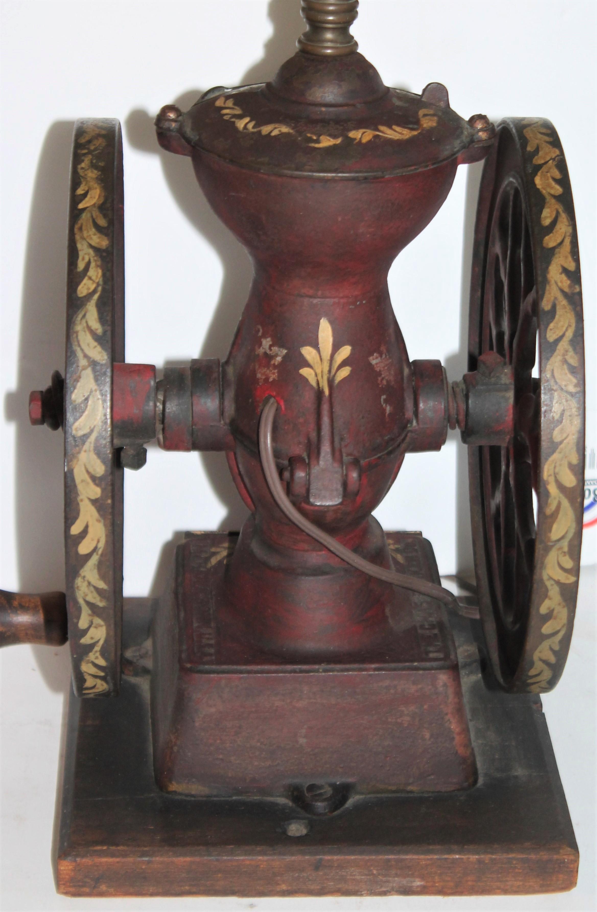 Américain Lampe de moulin à café du 19ème siècle décorée à la peinture, datée de 1897 en vente
