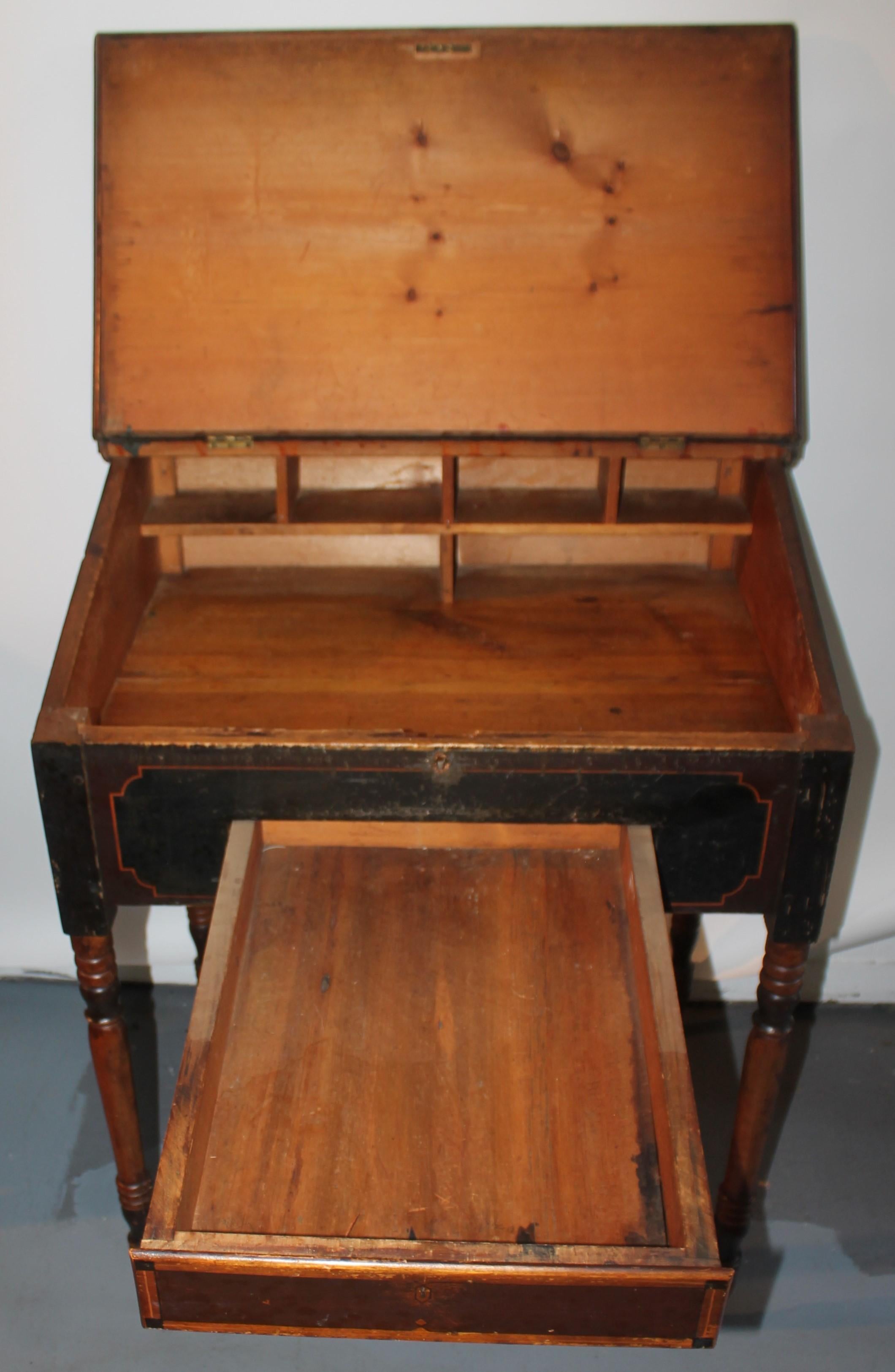 Original bemalter Lap-Schreibtisch aus dem 19. Jahrhundert im Angebot 5
