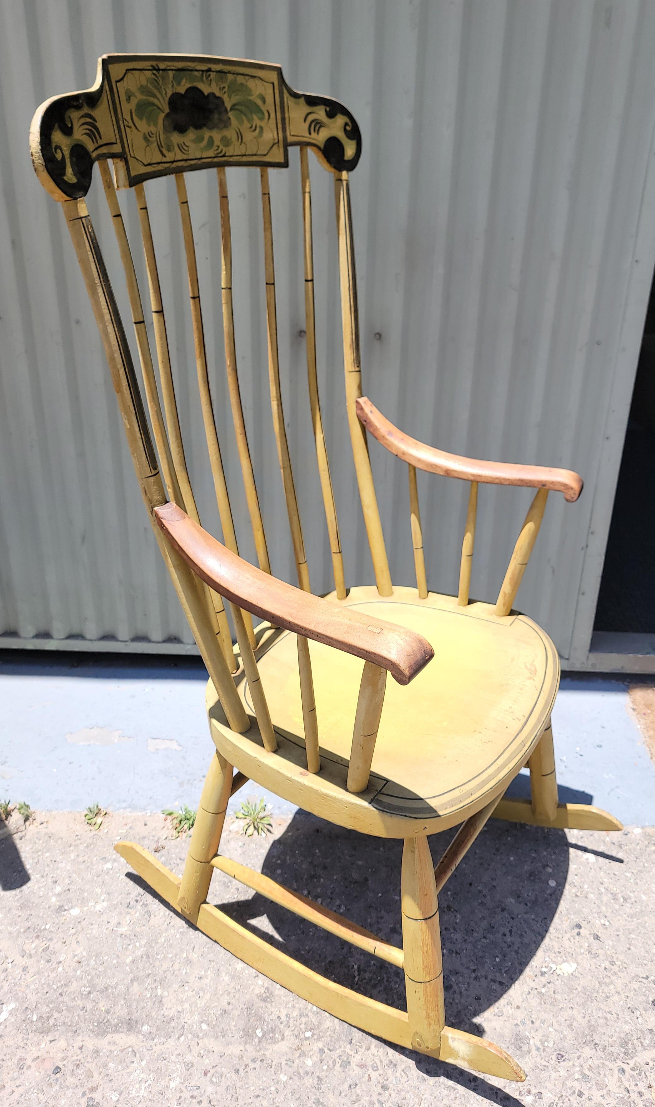 19Thc Original Paint Decorated Rocking Chair From New England In Good Condition For Sale In Los Angeles, CA