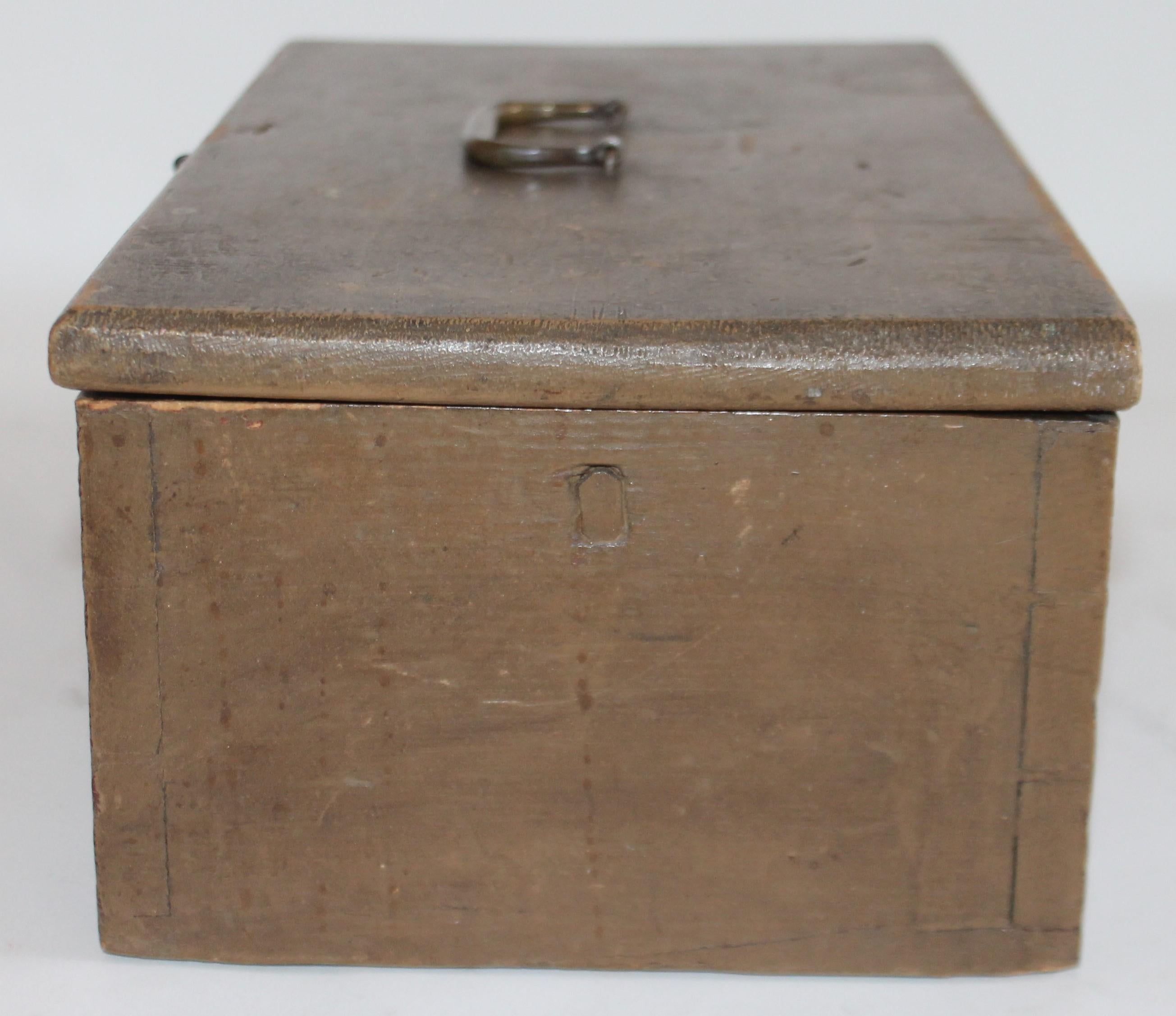 American 19th Century Original Painted Dovetailed Document  Box For Sale
