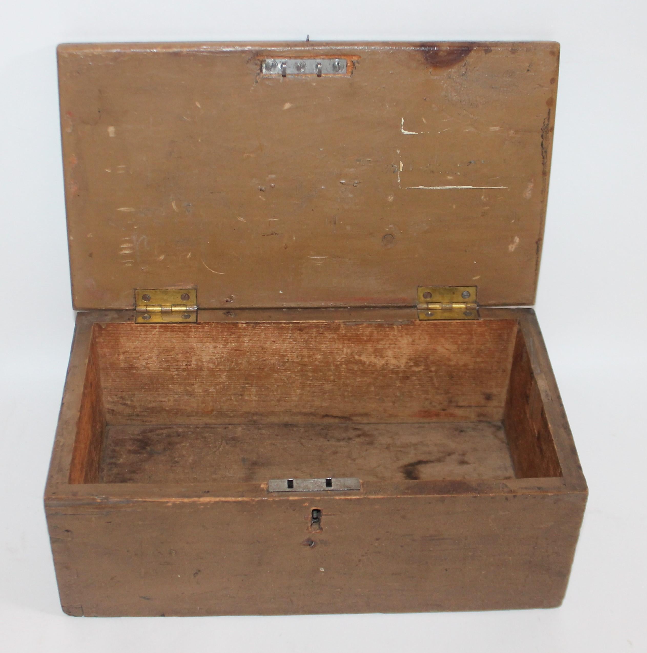 19th Century Original Painted Dovetailed Document  Box In Good Condition For Sale In Los Angeles, CA