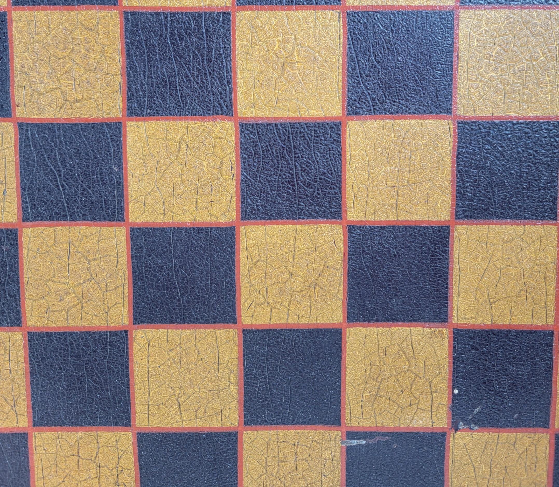  19thc Original Painted Game  Board From New England In Good Condition For Sale In Los Angeles, CA
