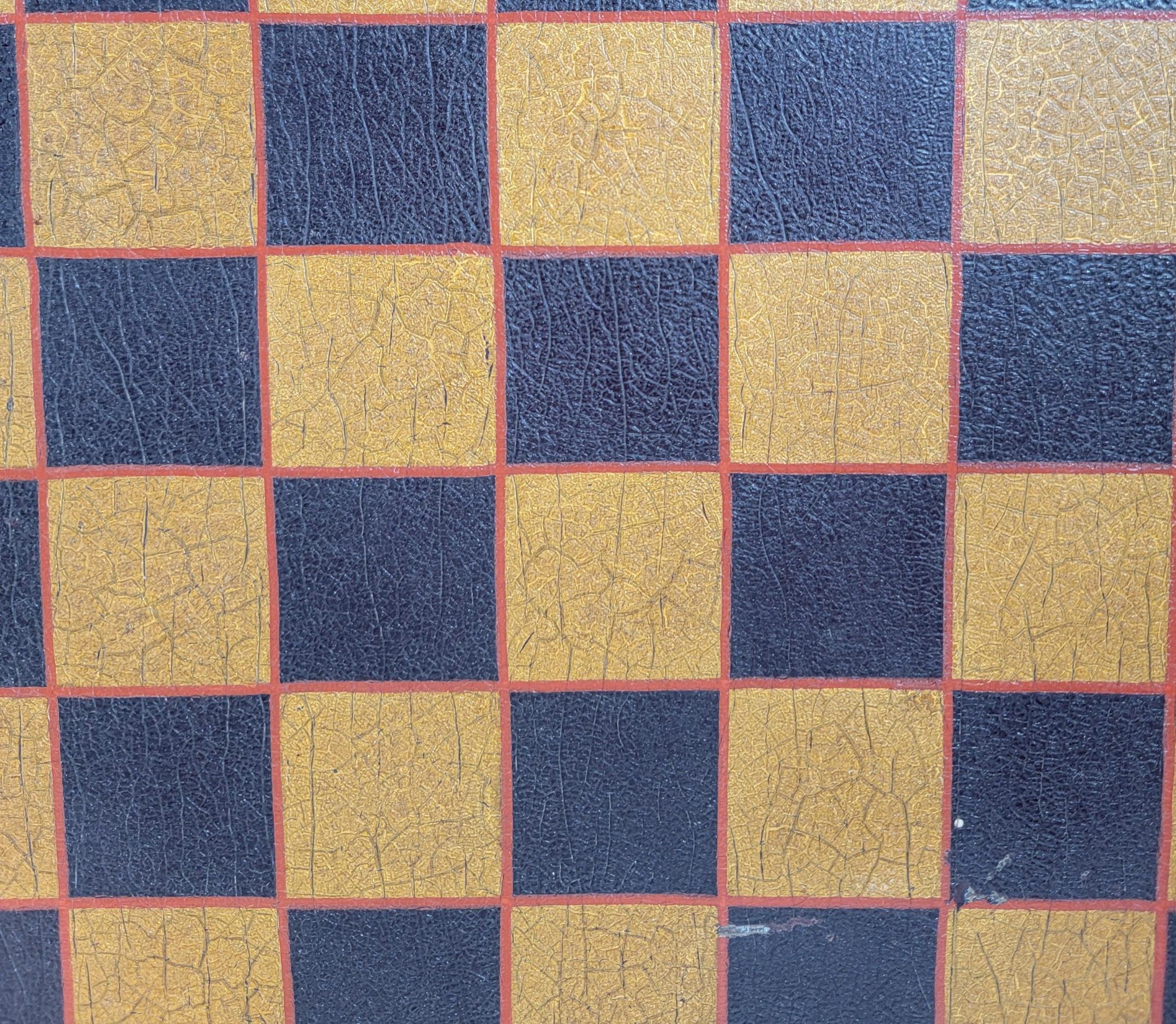 19thc Original Painted Game  Board From New England In Good Condition For Sale In Los Angeles, CA