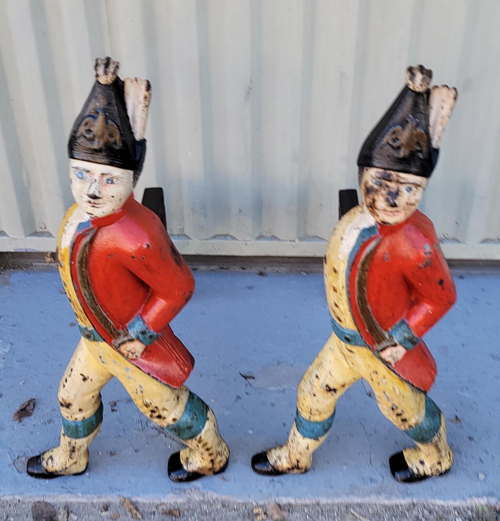 Andirons en toile de jute peints d'origine du 19e siècle. Belle patine et belle usure. Merveilleuse couleur originale du corps des soldats hessois. 
