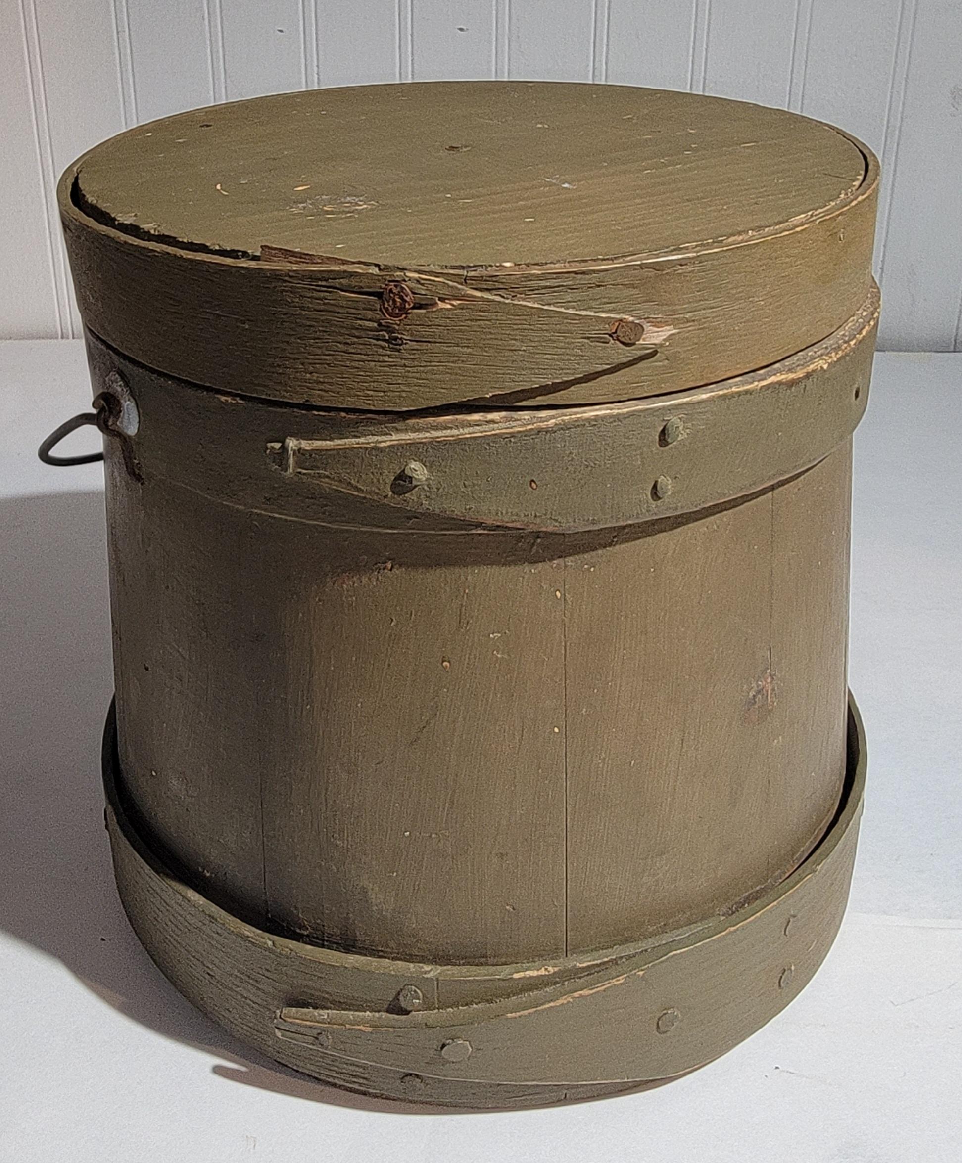 Seau à sucre original peint en vert sauge du 19e siècle Bon état - En vente à Los Angeles, CA