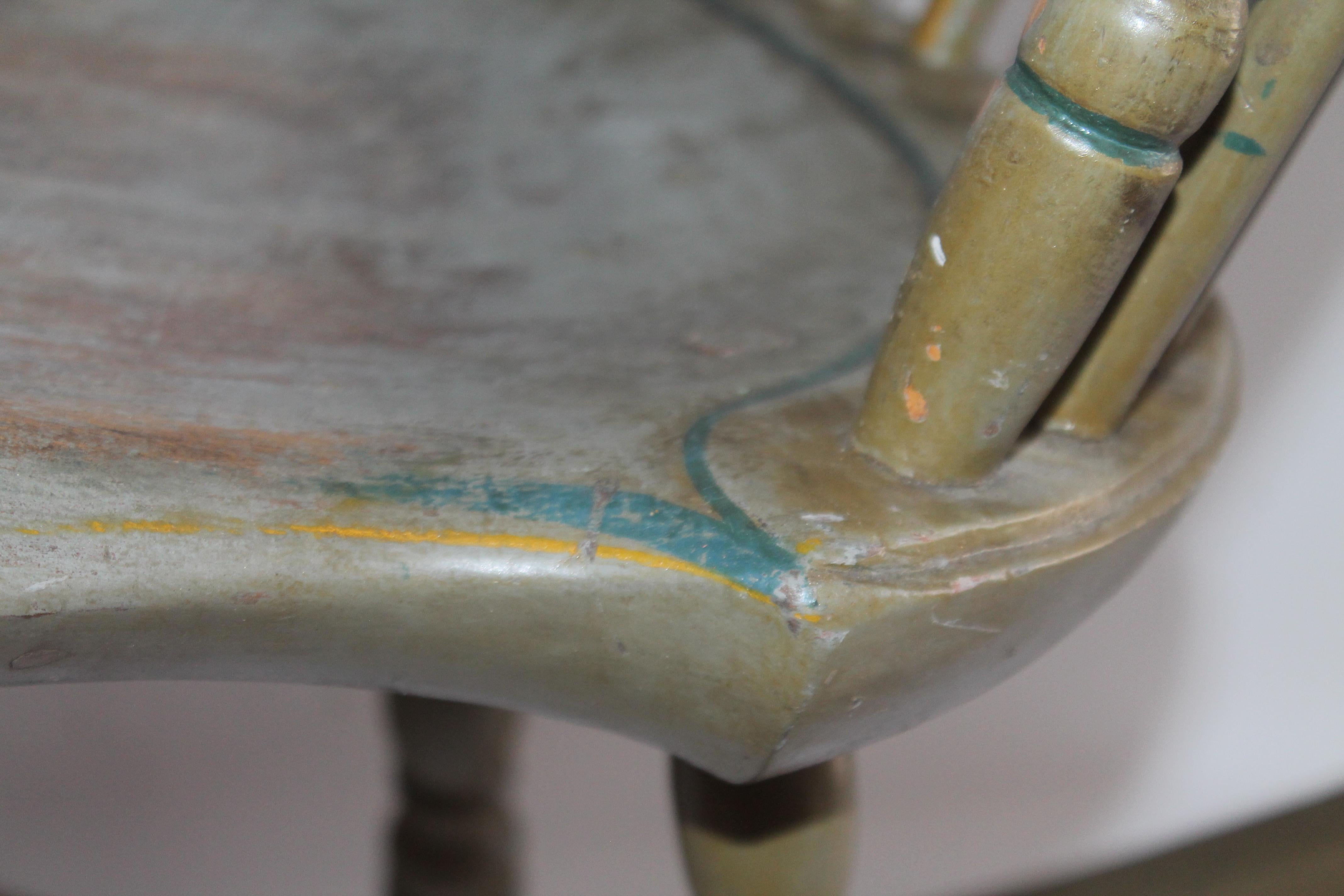 Chaise à bascule Windsor originale du 19e siècle, peinte en vert Sage en vente 2